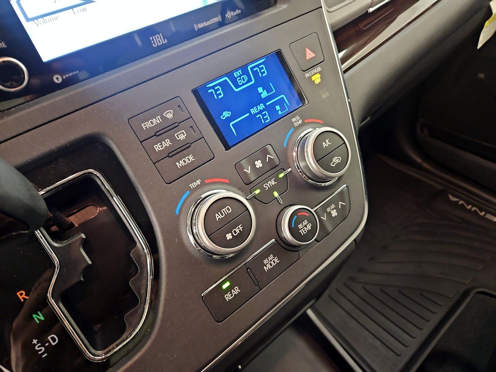 2019 Toyota Sienna Limited - Photo 17