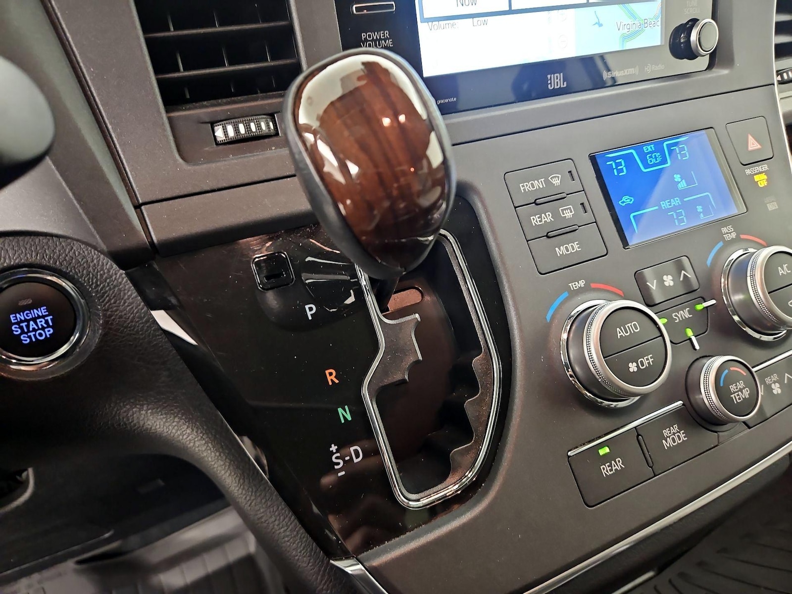 2019 Toyota Sienna Limited - Photo 18
