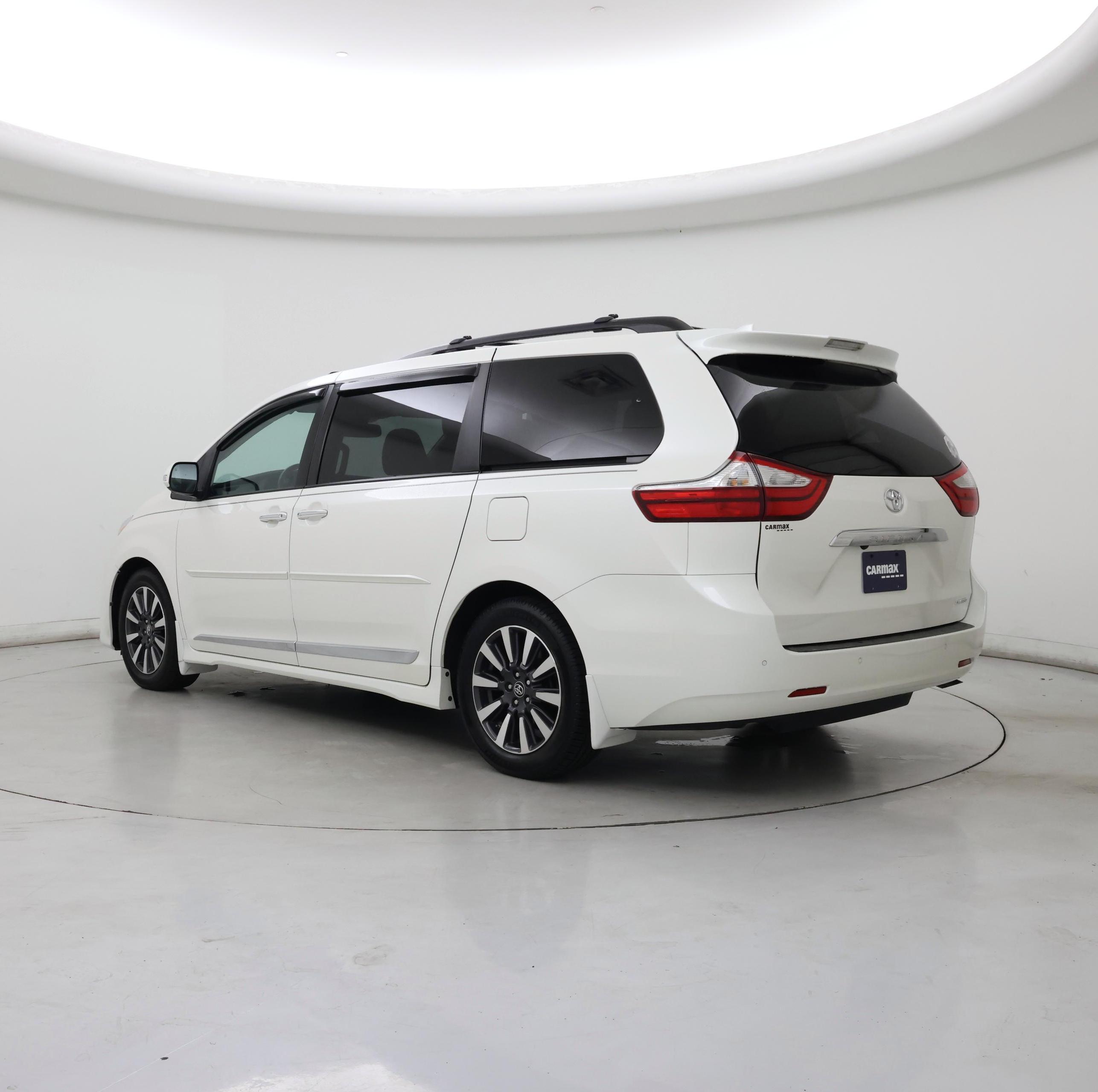 Thumbnail: 2019 Toyota Sienna - 2
