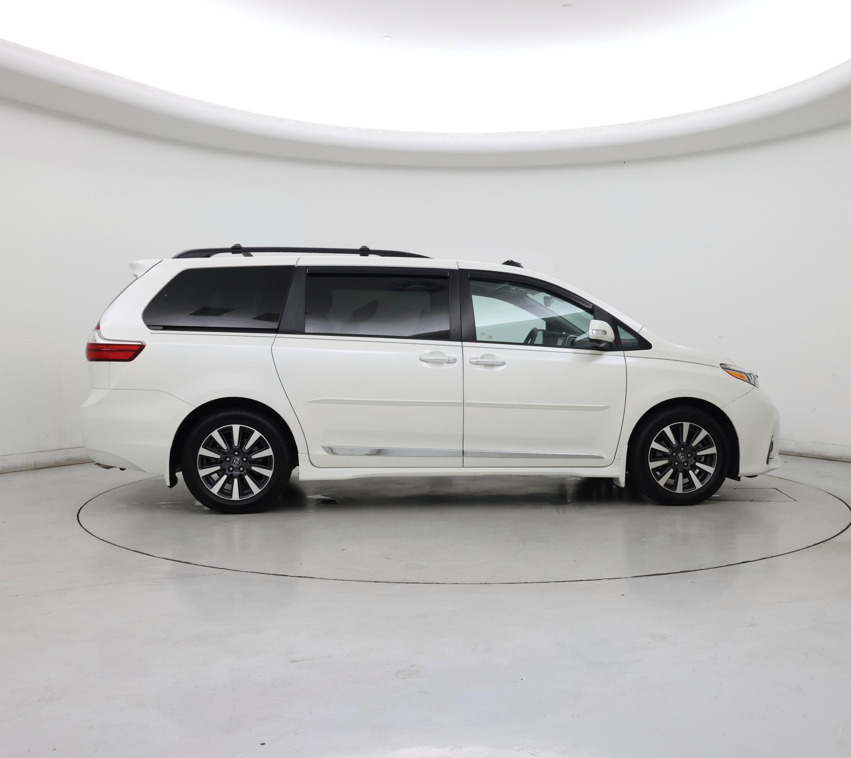 Thumbnail: 2019 Toyota Sienna - 7
