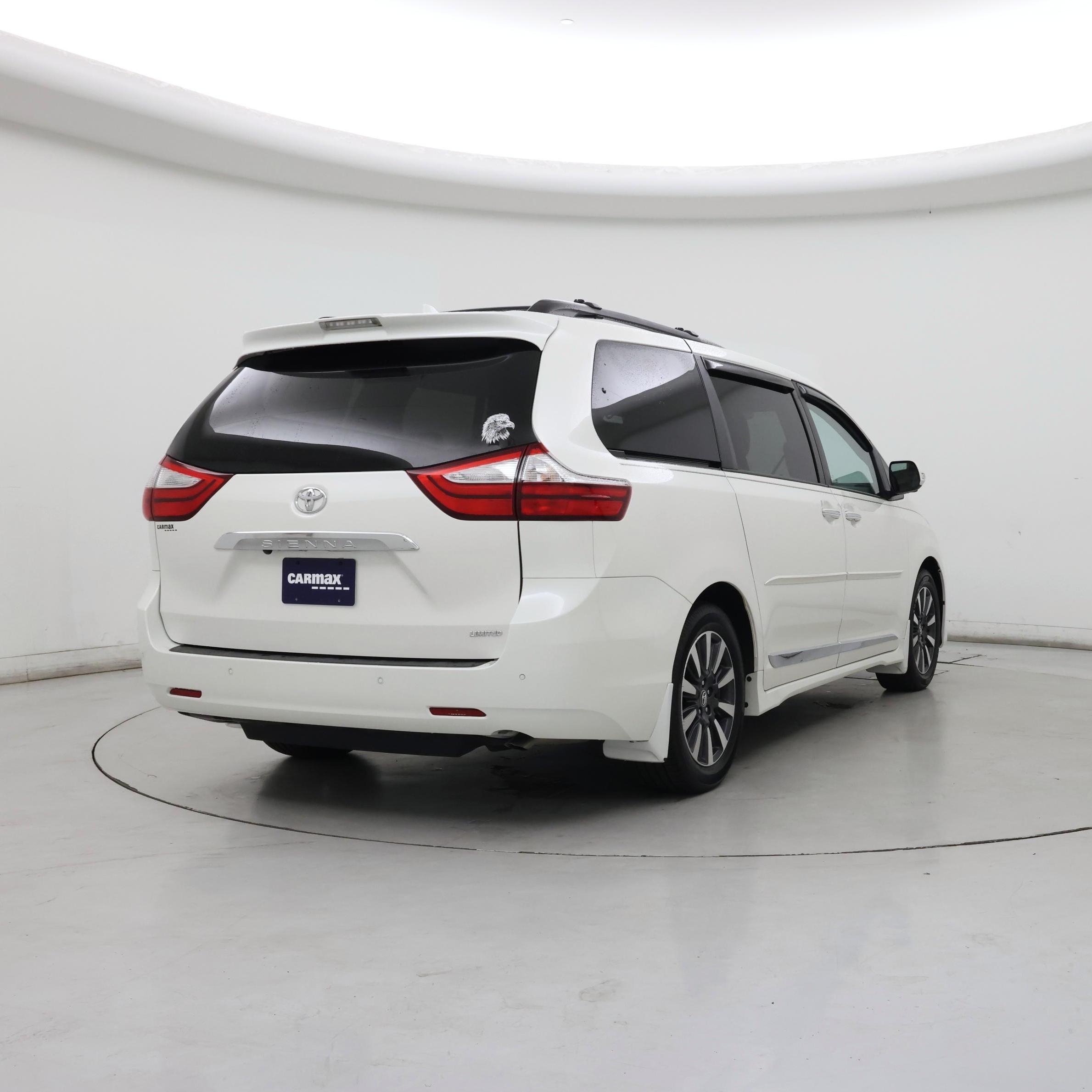 Thumbnail: 2019 Toyota Sienna - 8