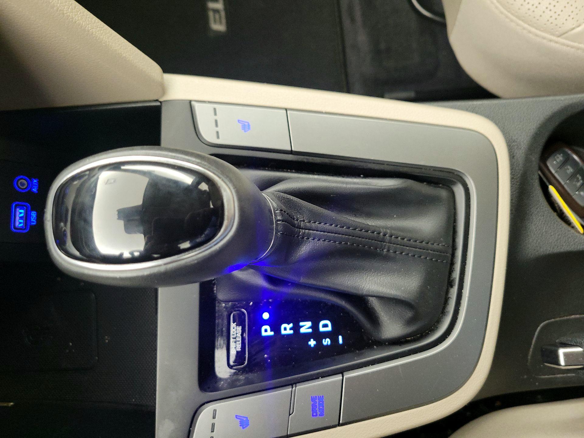 Thumbnail: 2019 Hyundai Elantra - 17