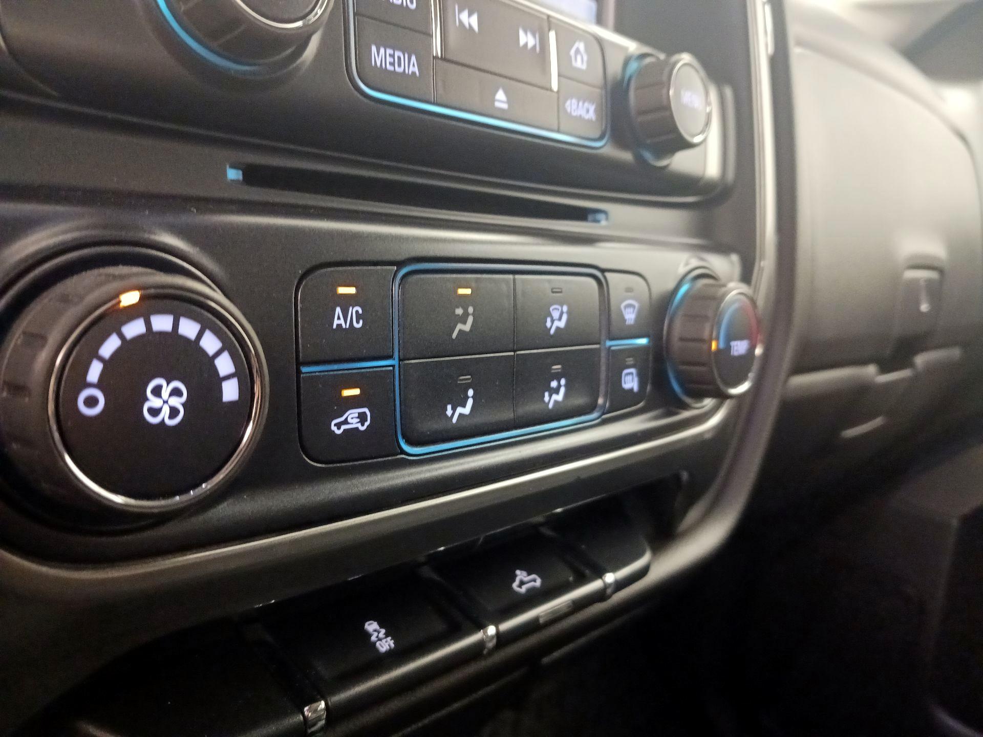 Thumbnail: 2019 Chevrolet Silverado 1500 - 16