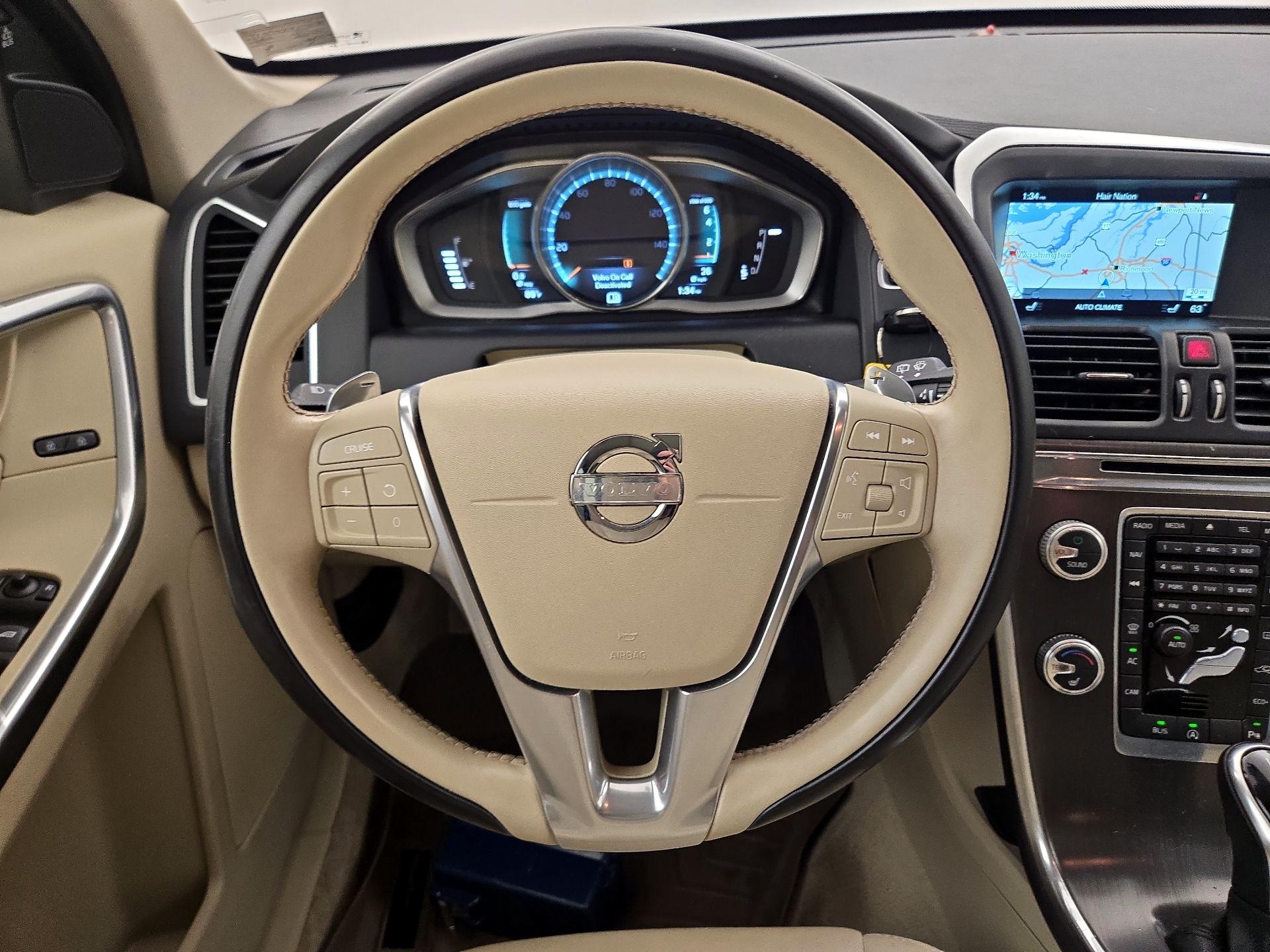 Thumbnail: 2015 Volvo XC60 - 10
