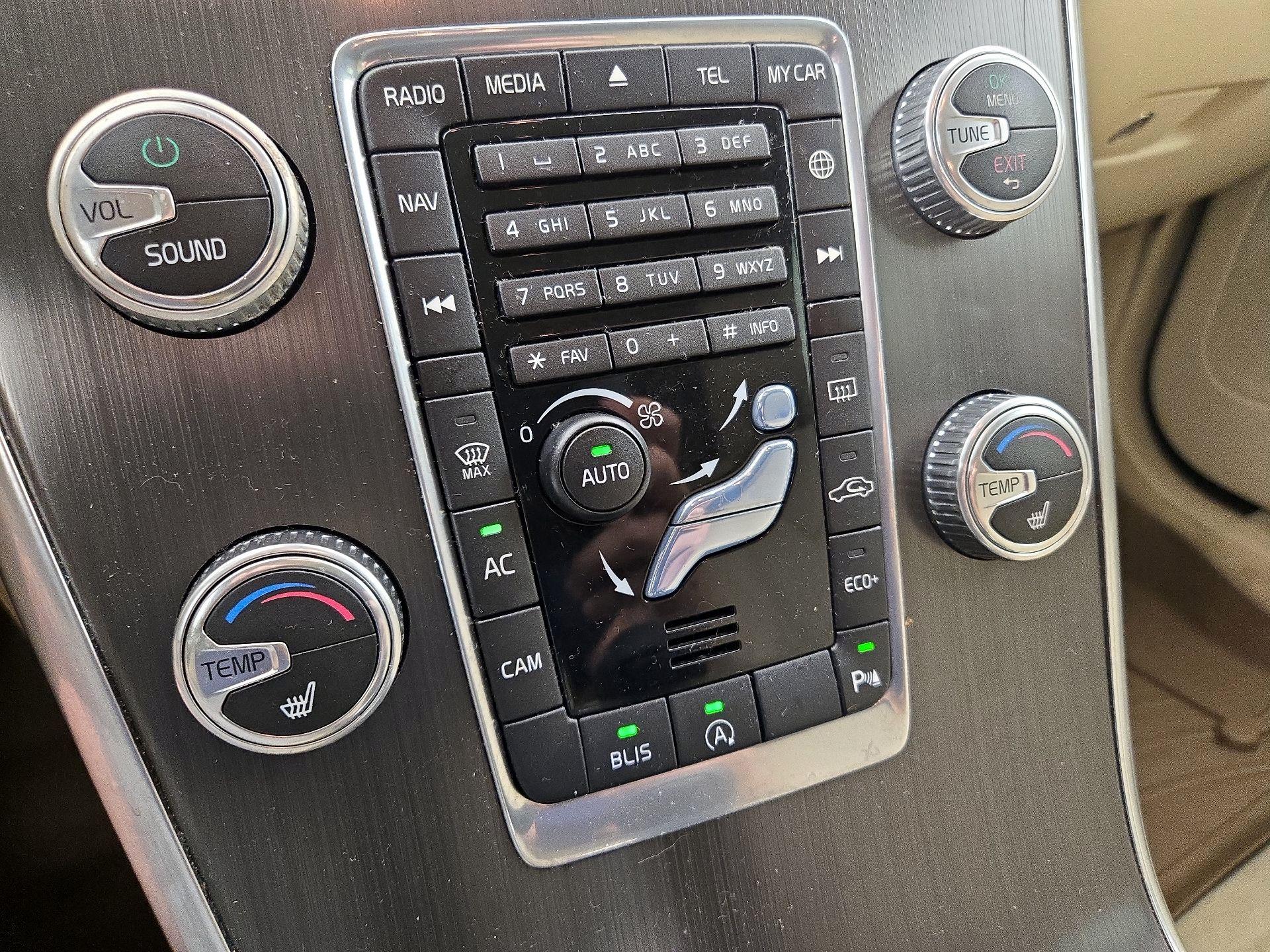 Thumbnail: 2015 Volvo XC60 - 17