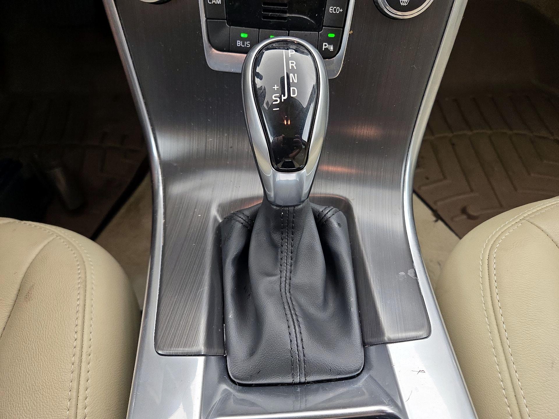 Thumbnail: 2015 Volvo XC60 - 18