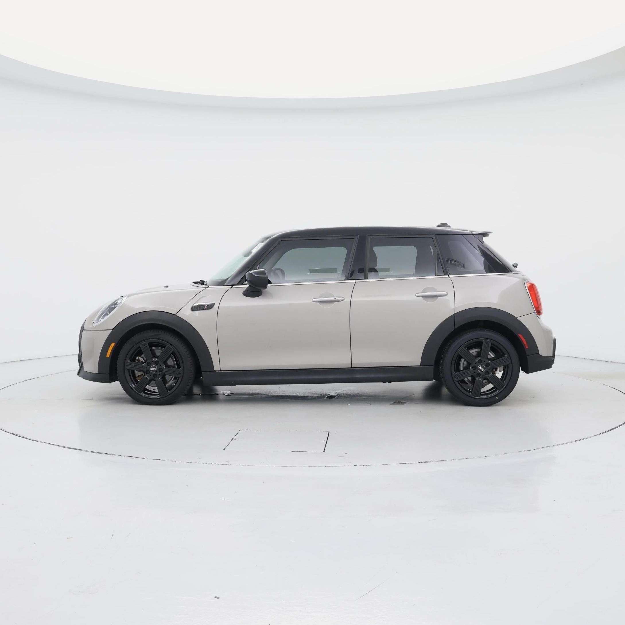 Thumbnail: 2022 MINI Cooper Hardtop - 3