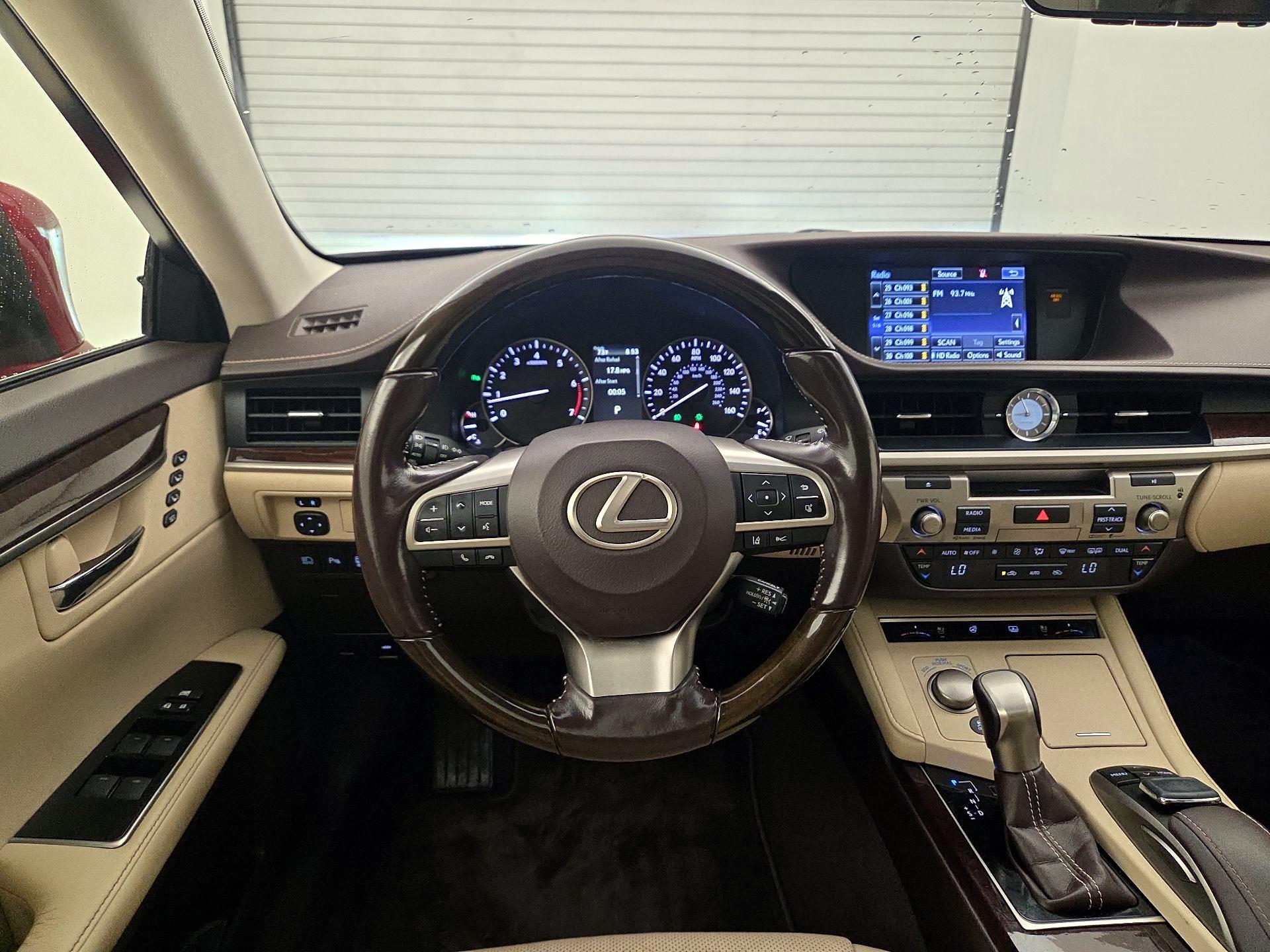 Thumbnail: 2016 Lexus ES - 10