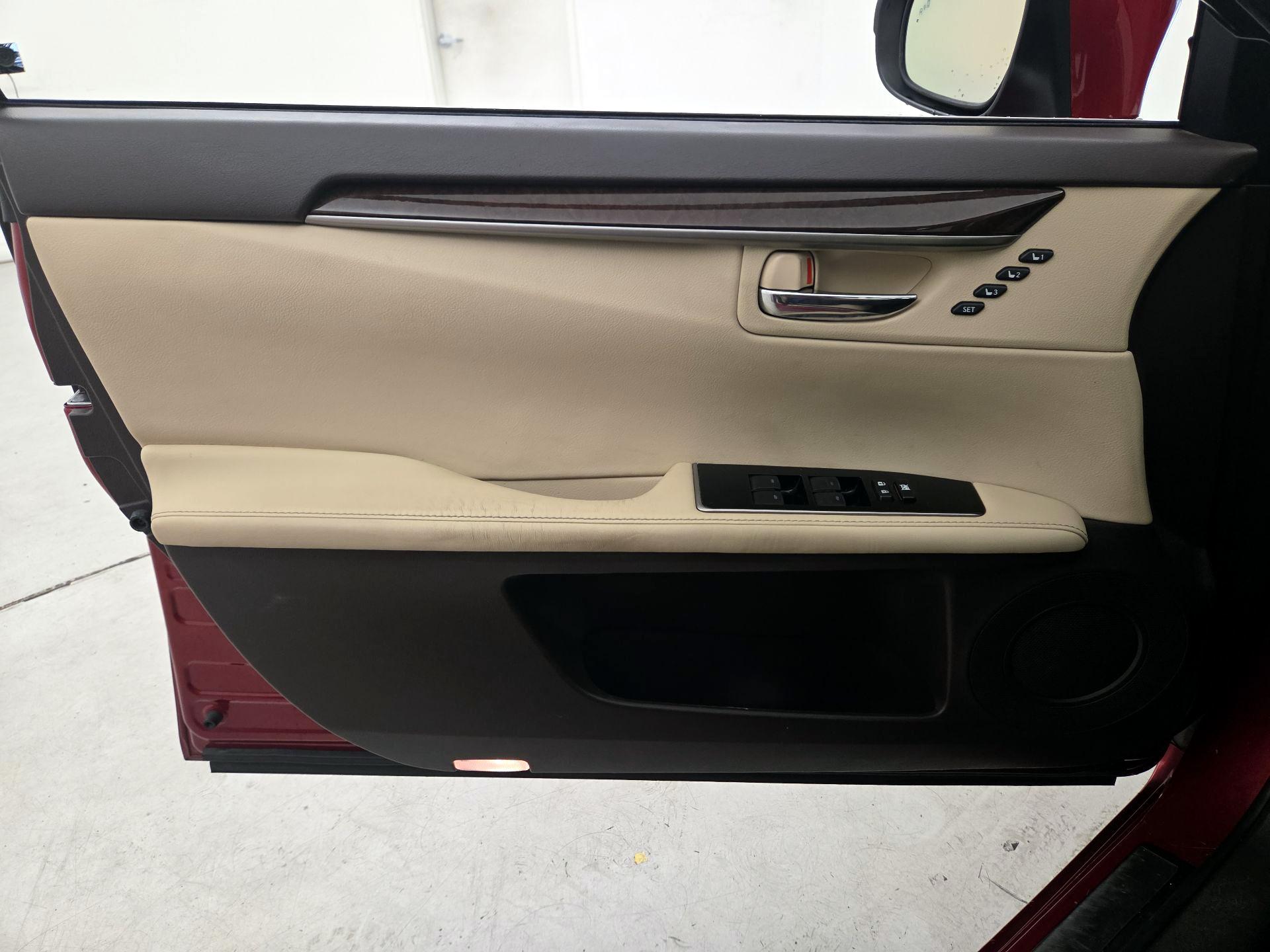 Thumbnail: 2016 Lexus ES - 12