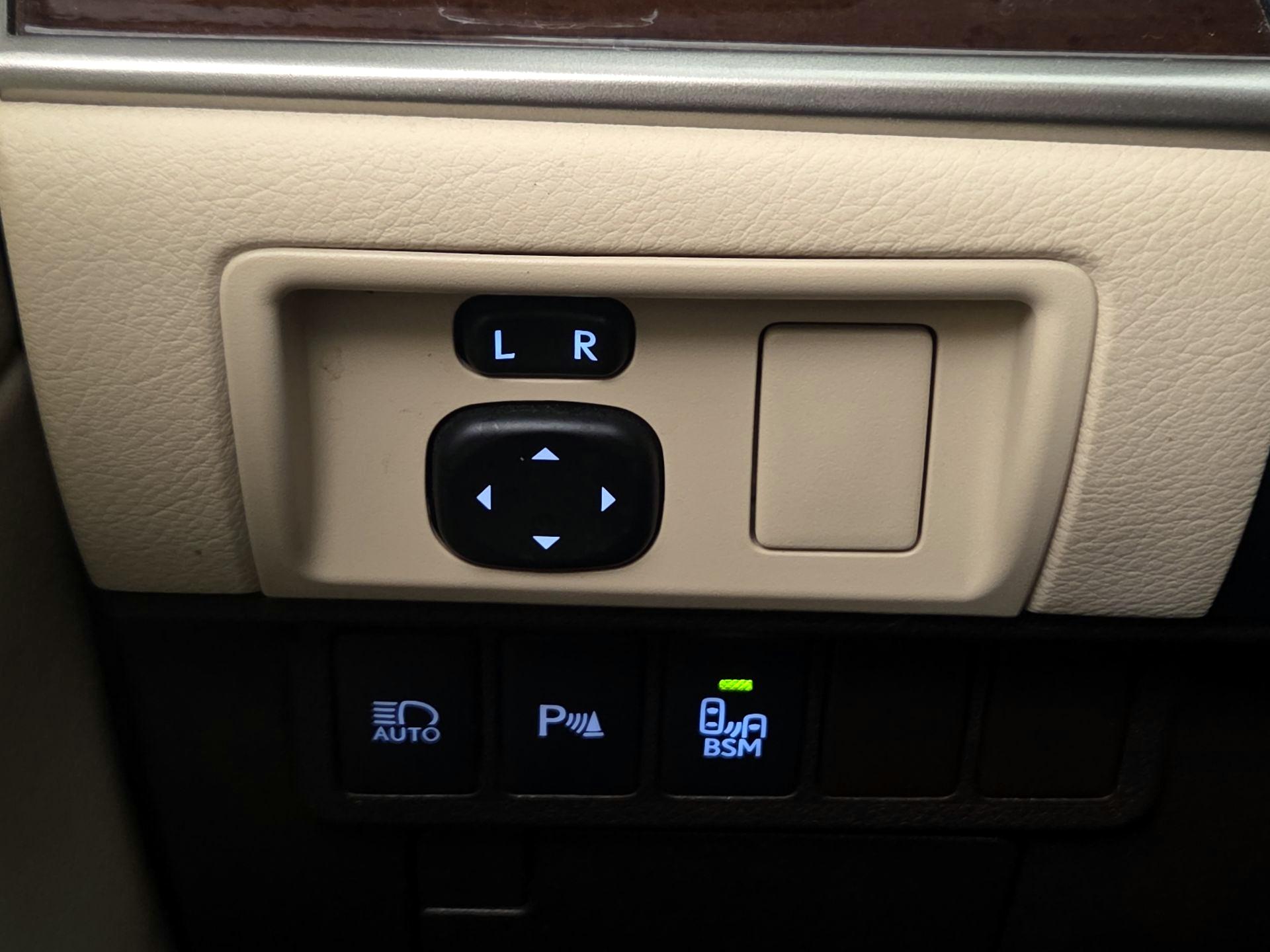 Thumbnail: 2016 Lexus ES - 13