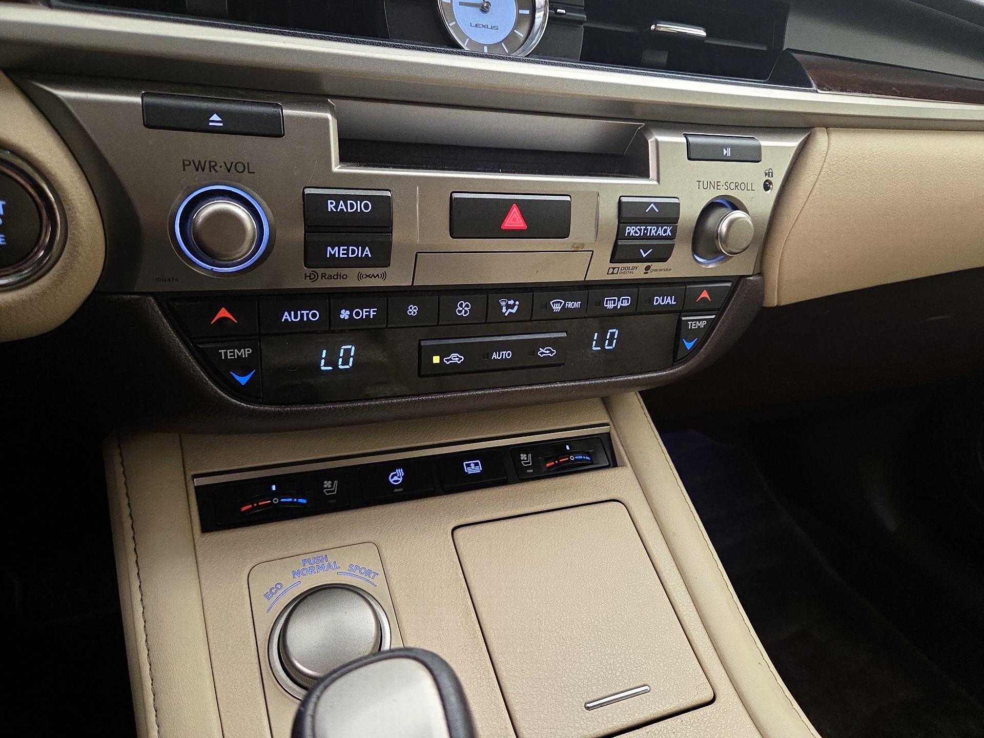 Thumbnail: 2016 Lexus ES - 16