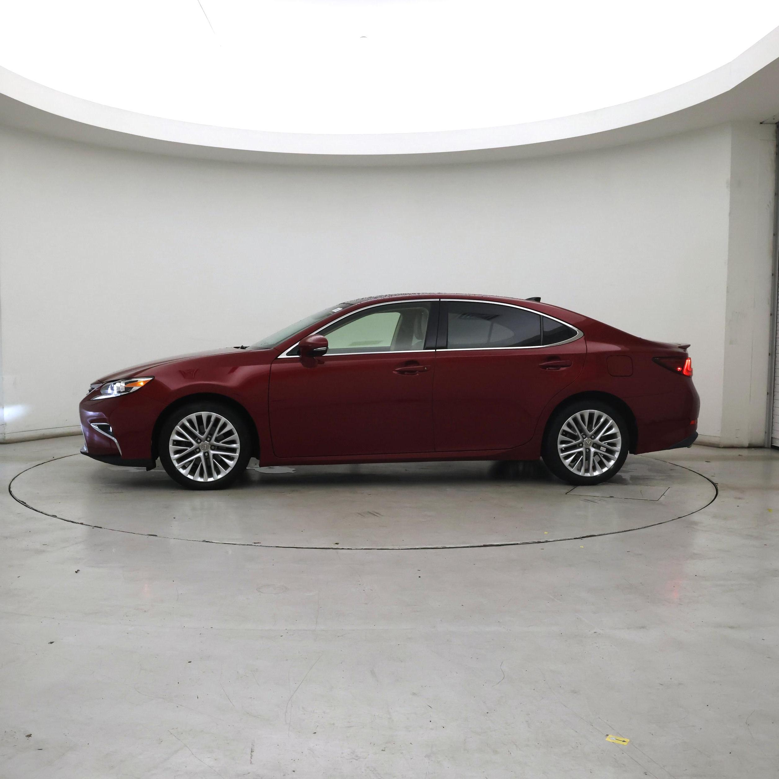 Thumbnail: 2016 Lexus ES - 3