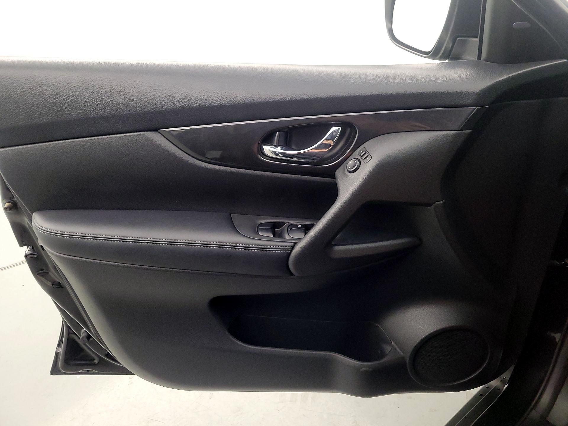 Thumbnail: 2019 Nissan Rogue - 12