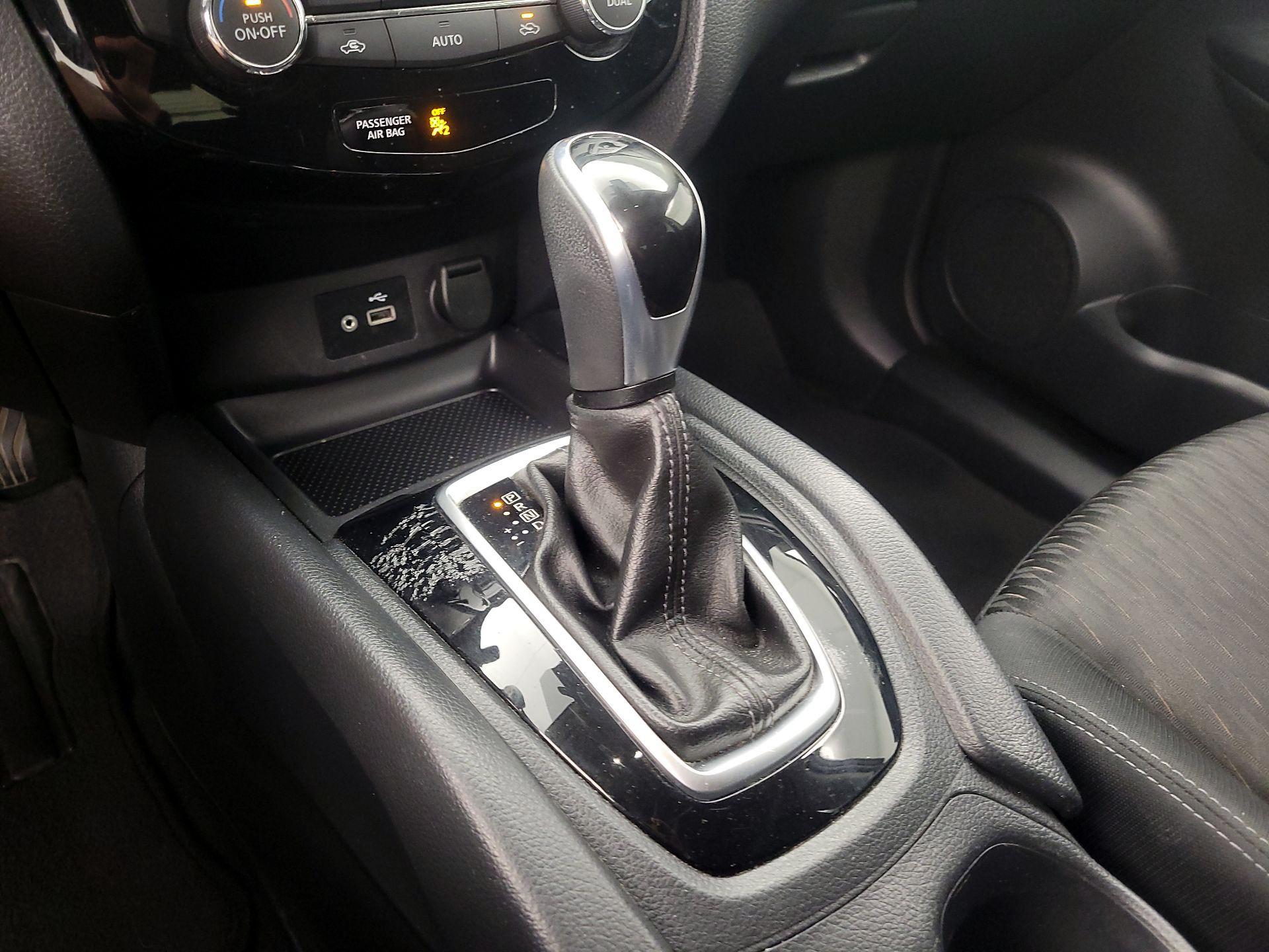 Thumbnail: 2019 Nissan Rogue - 17