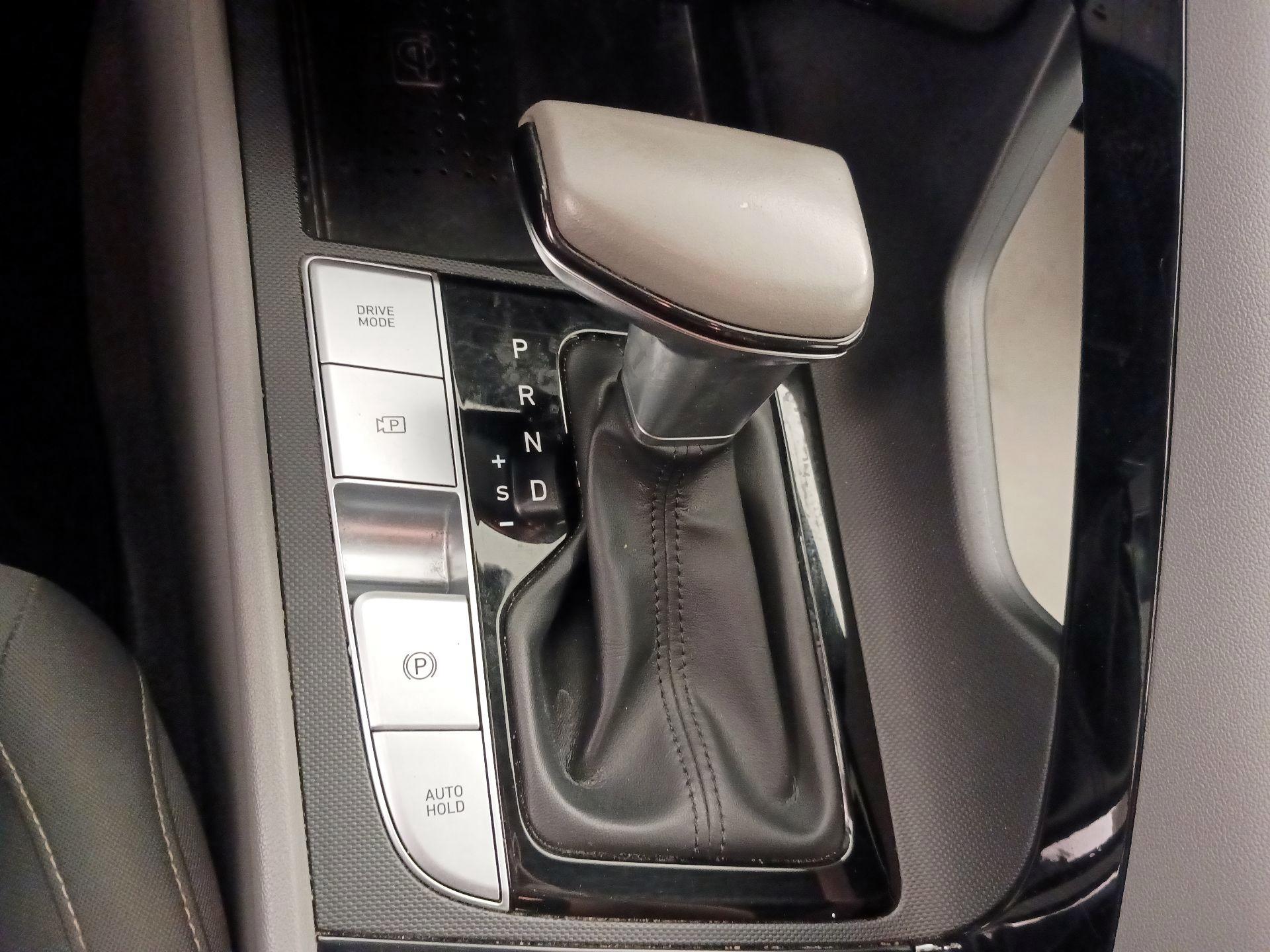 Thumbnail: 2021 Hyundai Elantra - 17