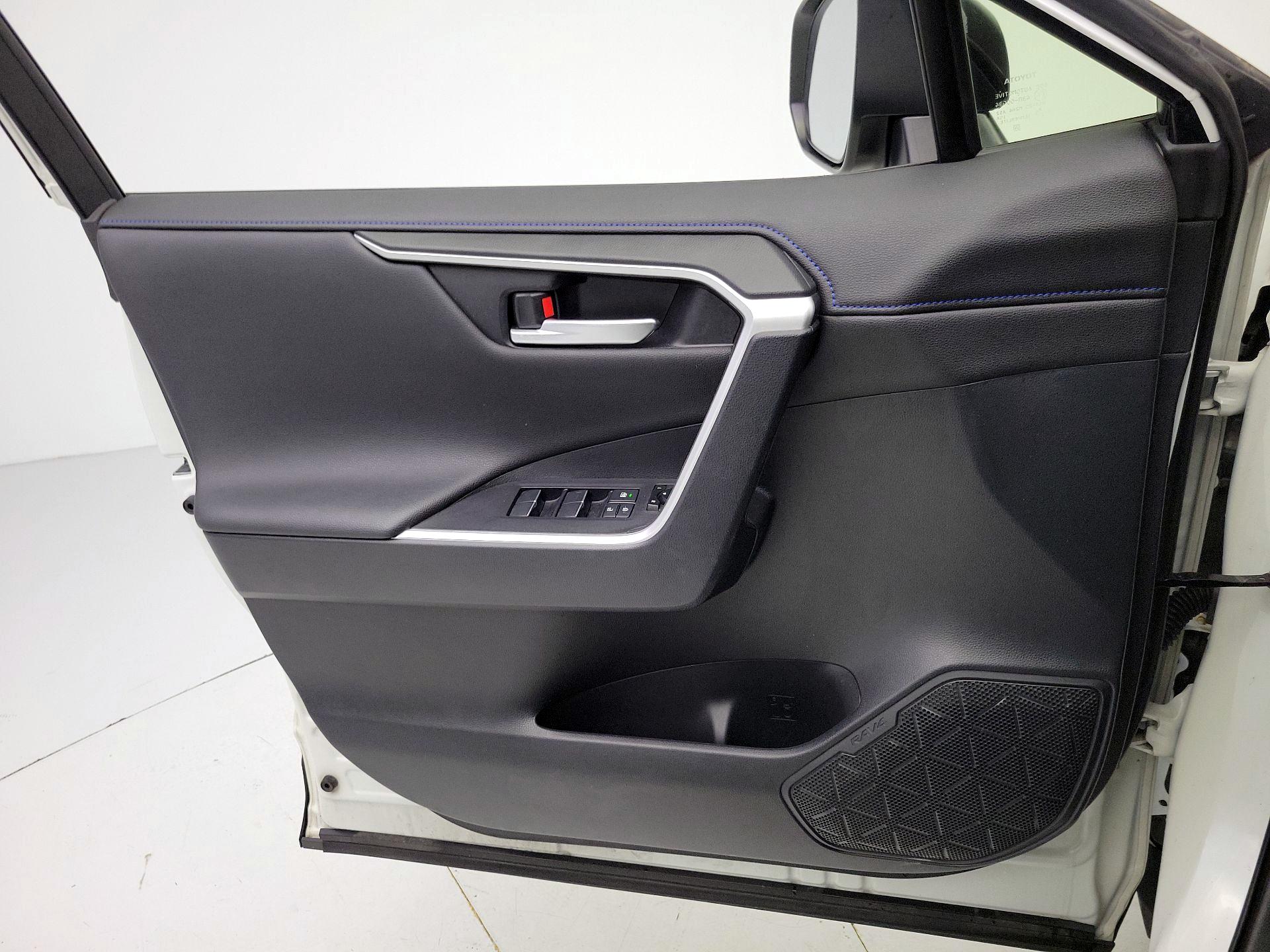 Thumbnail: 2019 Toyota RAV4 - 12