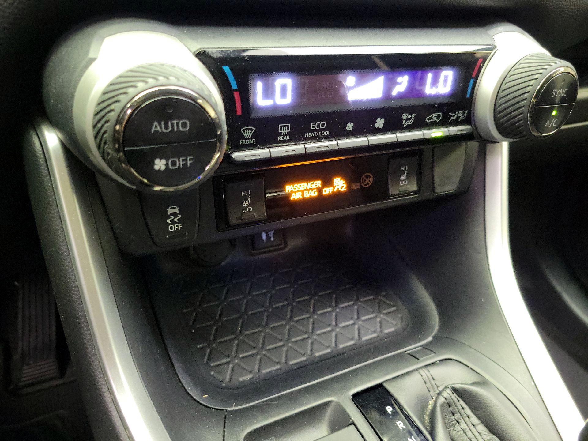 Thumbnail: 2019 Toyota RAV4 - 17