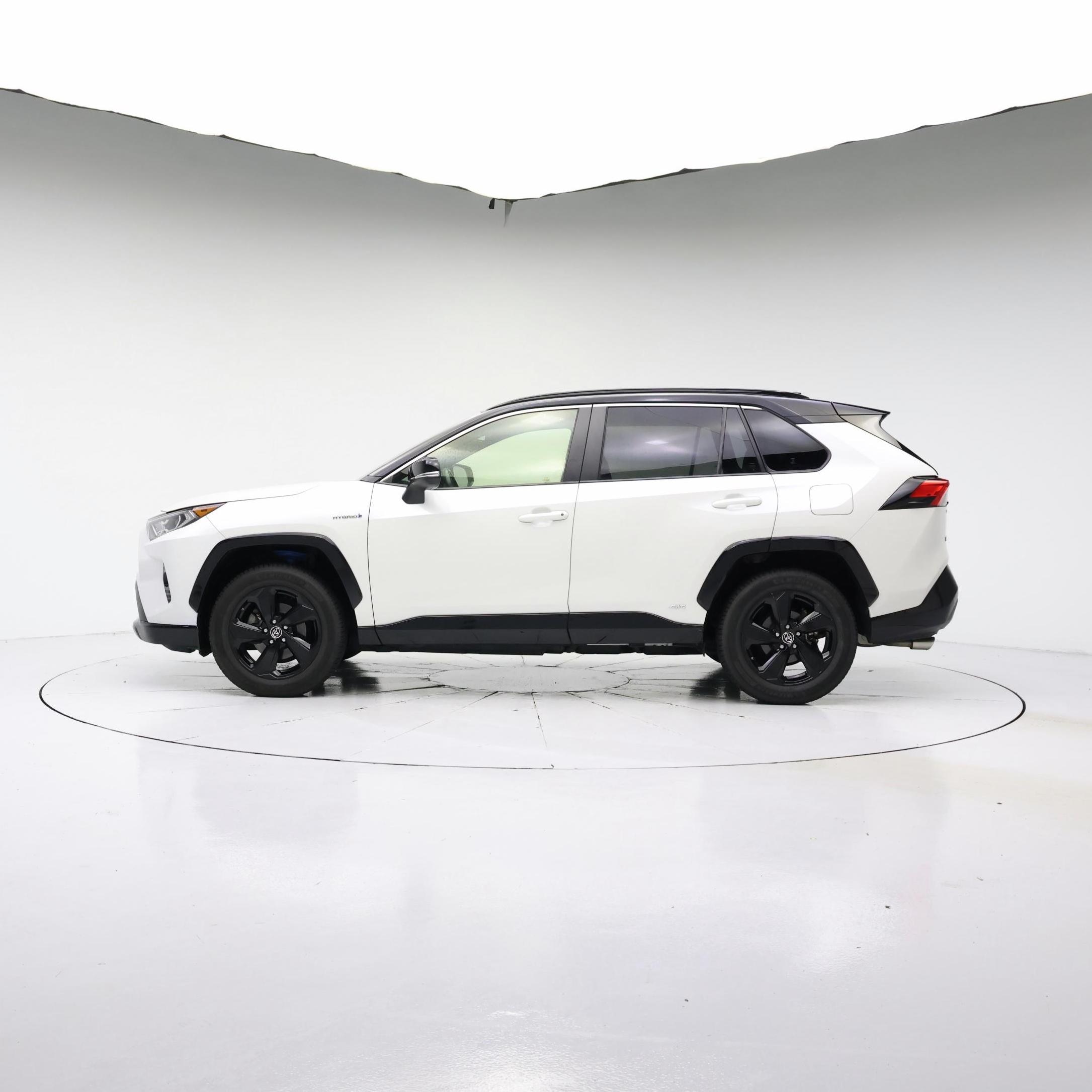 Thumbnail: 2019 Toyota RAV4 - 3