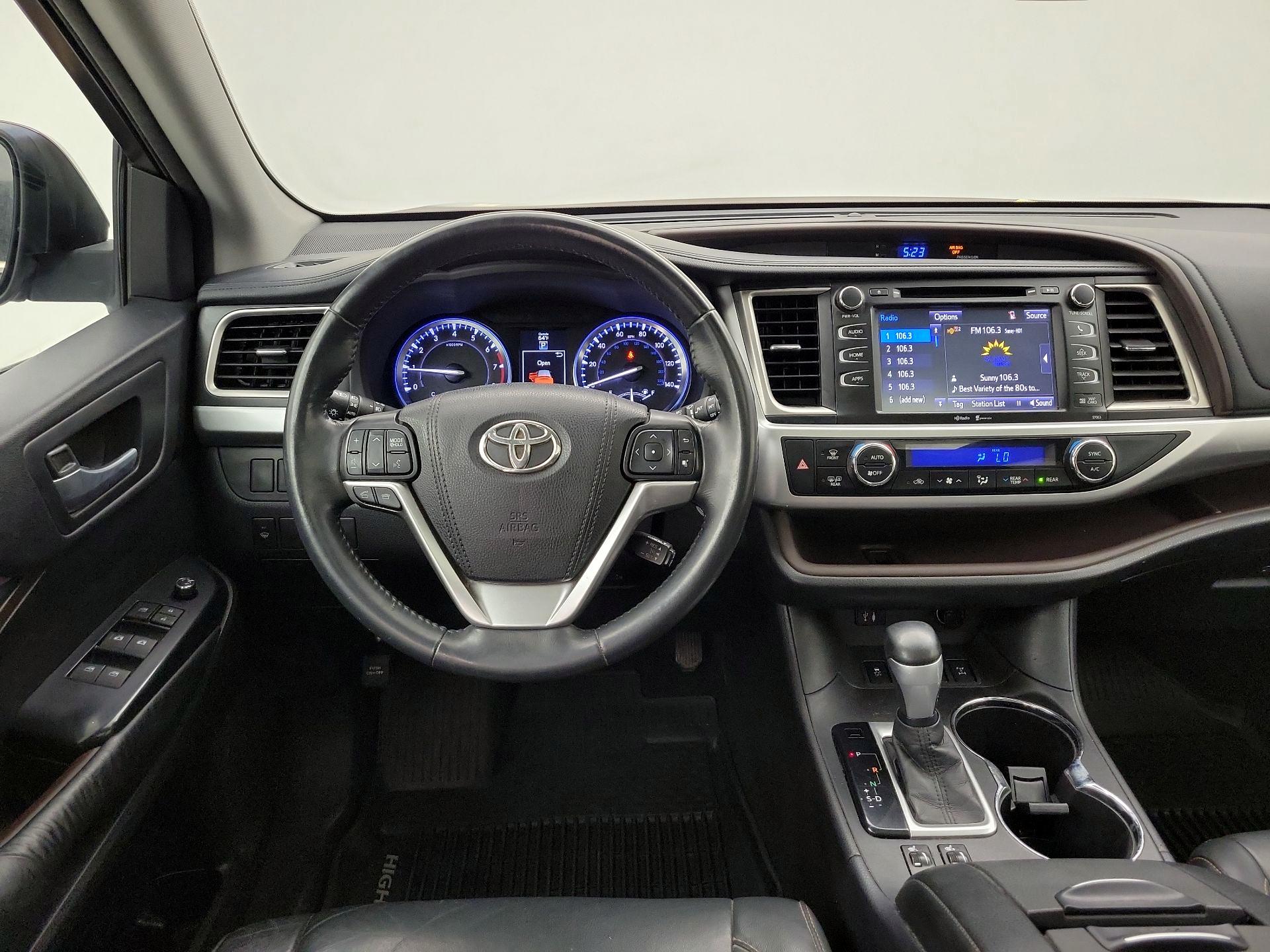 Thumbnail: 2015 Toyota Highlander - 10