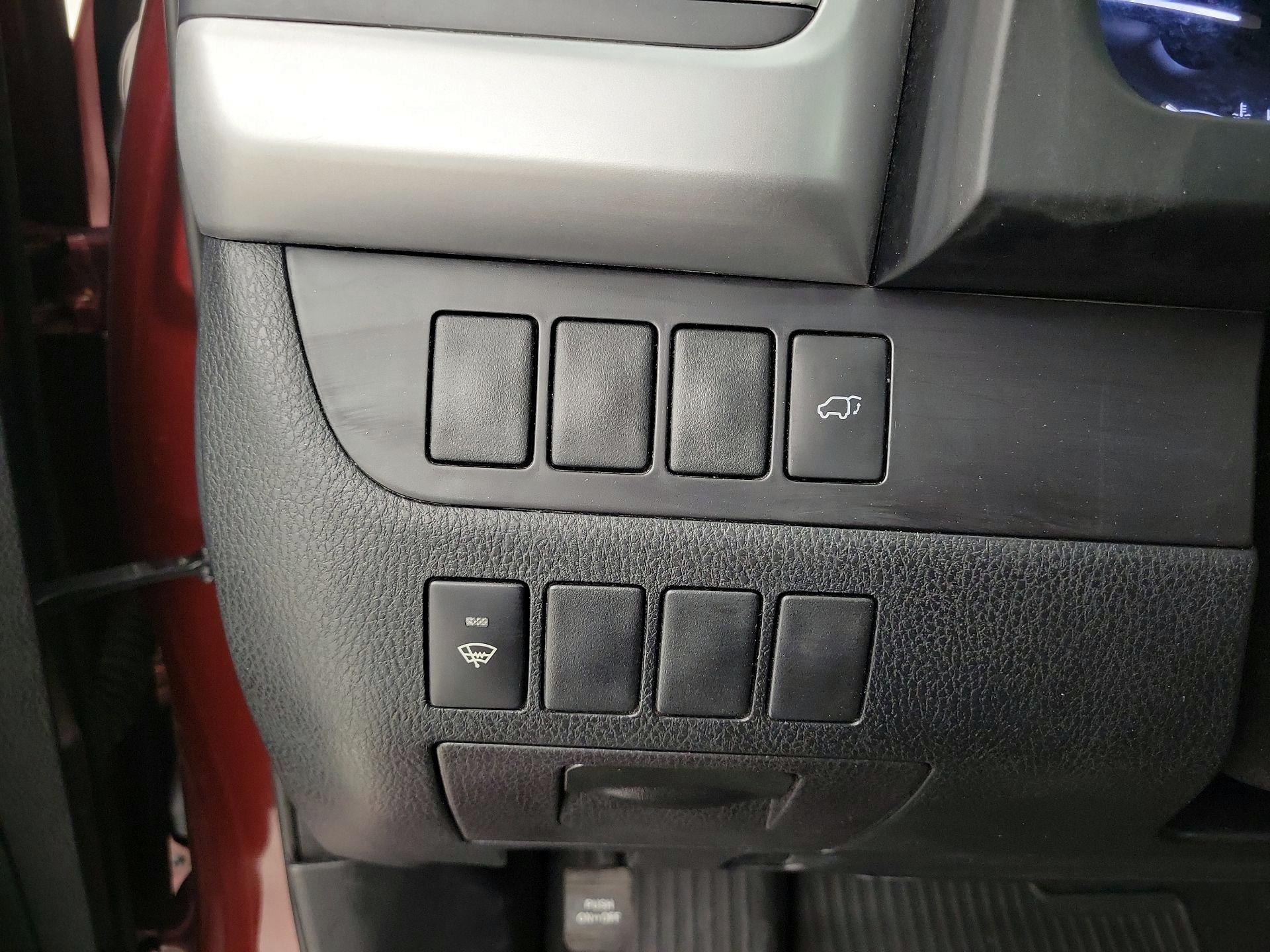 Thumbnail: 2015 Toyota Highlander - 13
