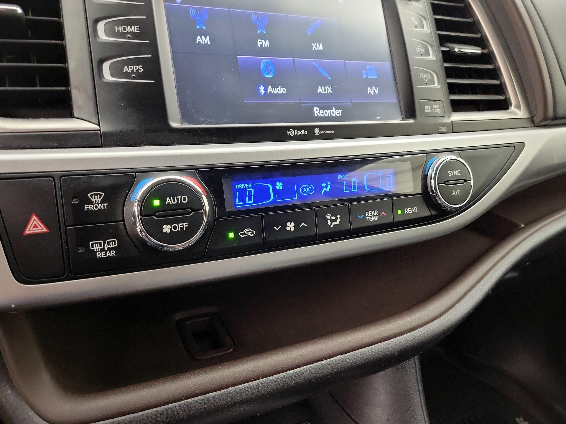Thumbnail: 2015 Toyota Highlander - 16