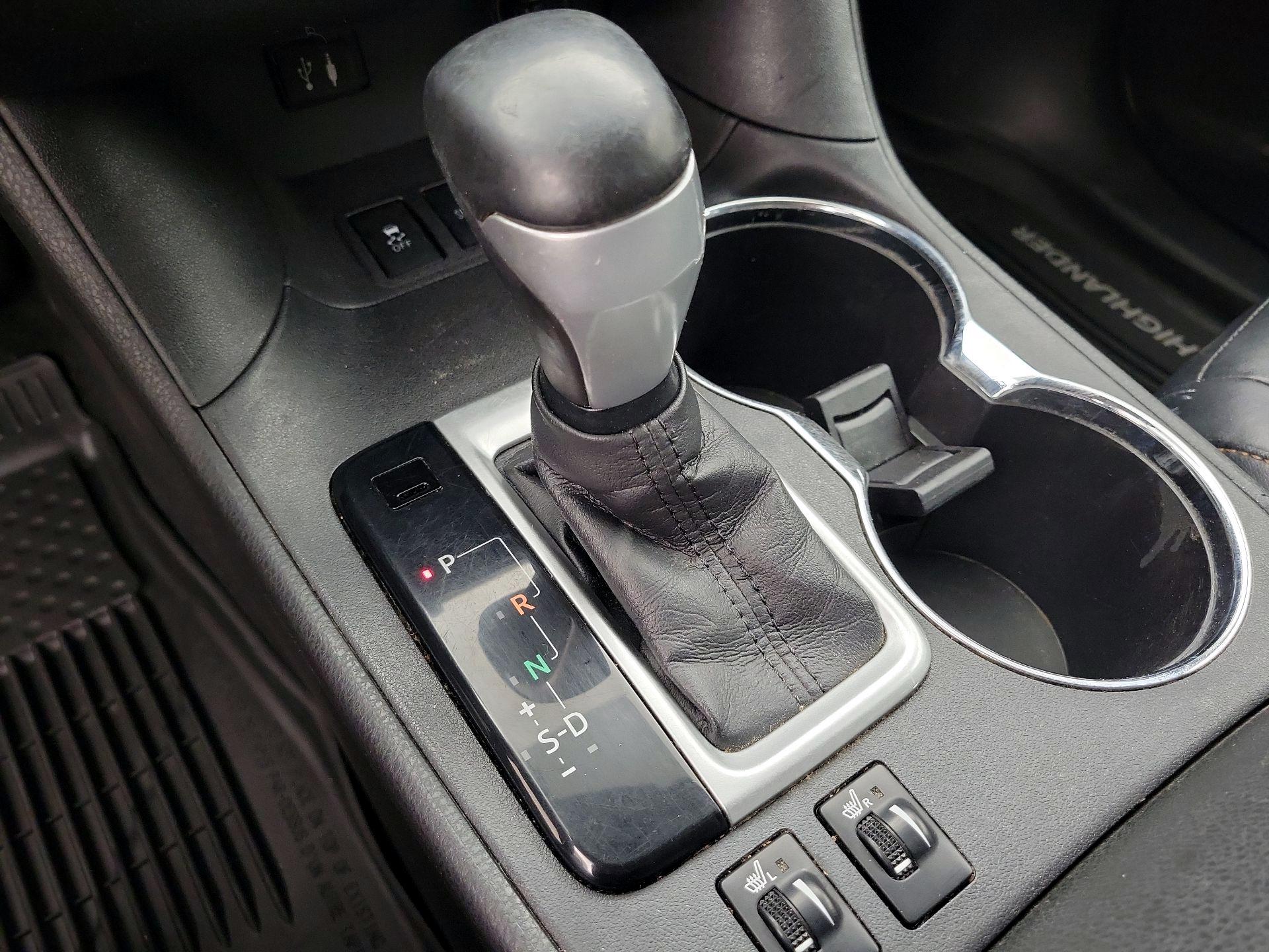 Thumbnail: 2015 Toyota Highlander - 17