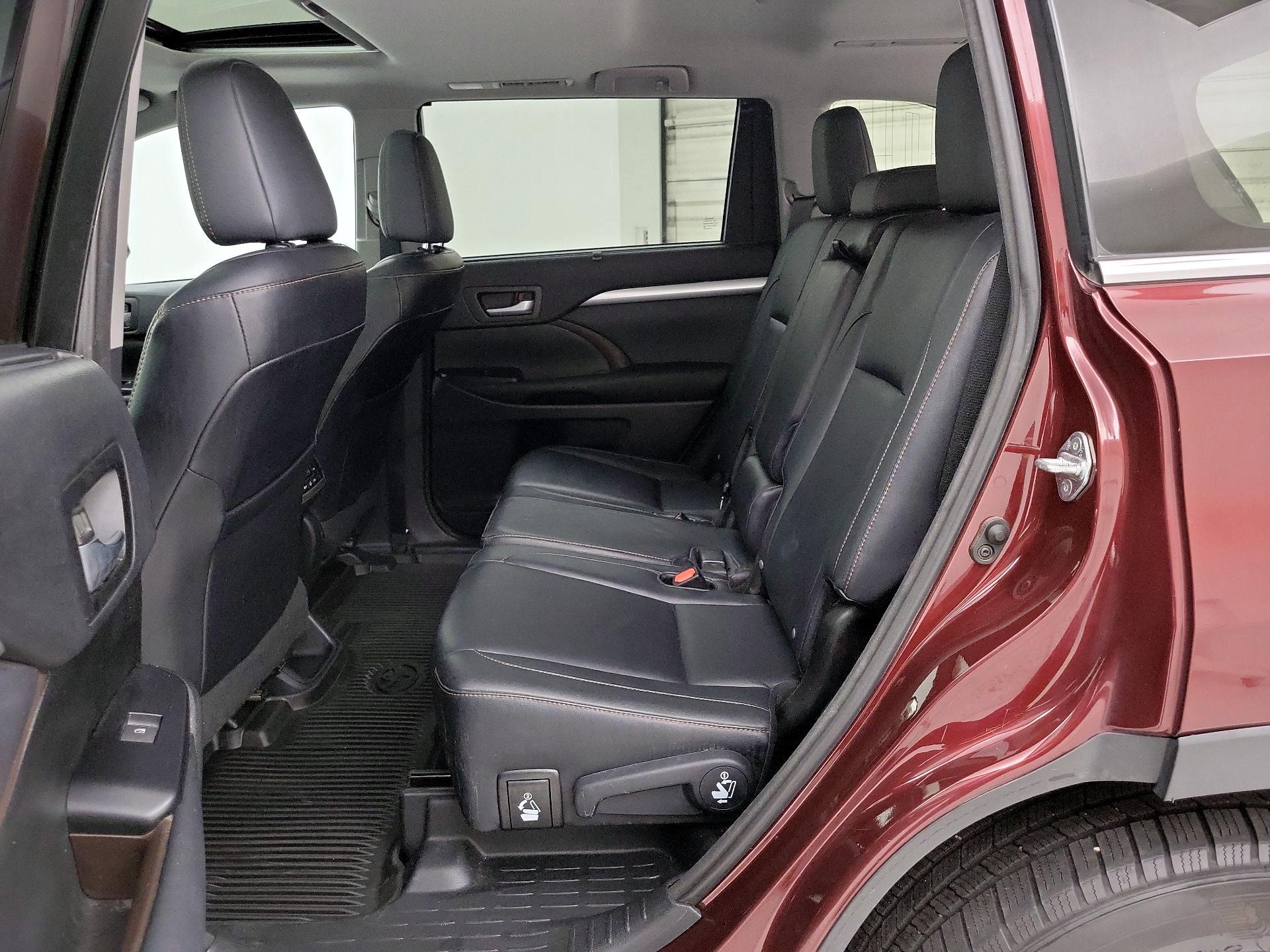 Thumbnail: 2015 Toyota Highlander - 20