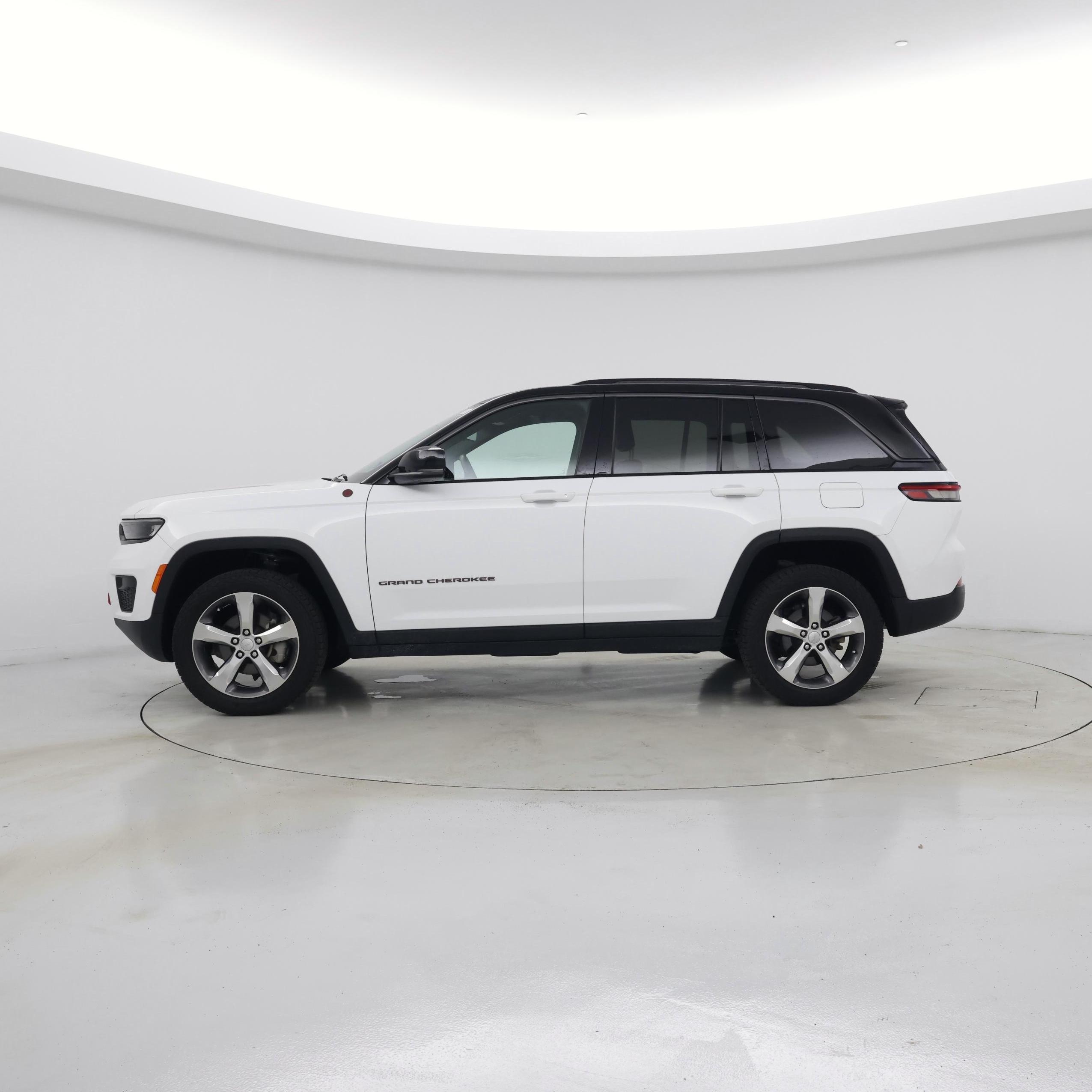 Thumbnail: 2022 Jeep Grand Cherokee - 3
