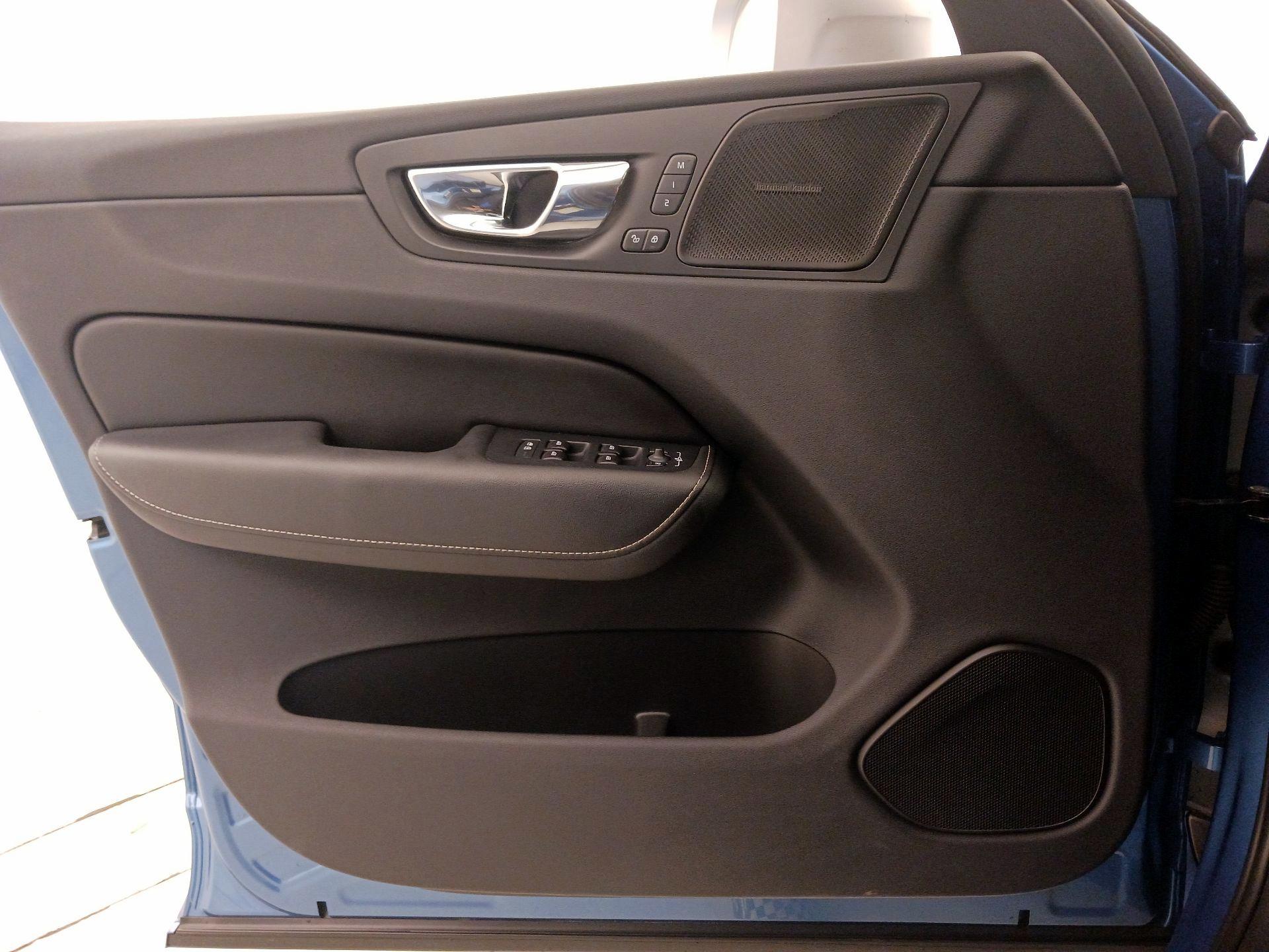Thumbnail: 2019 Volvo XC60 - 12