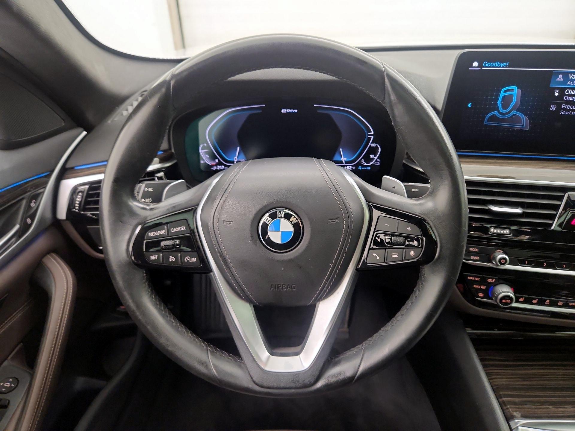 Thumbnail: 2021 BMW 5 Series - 10