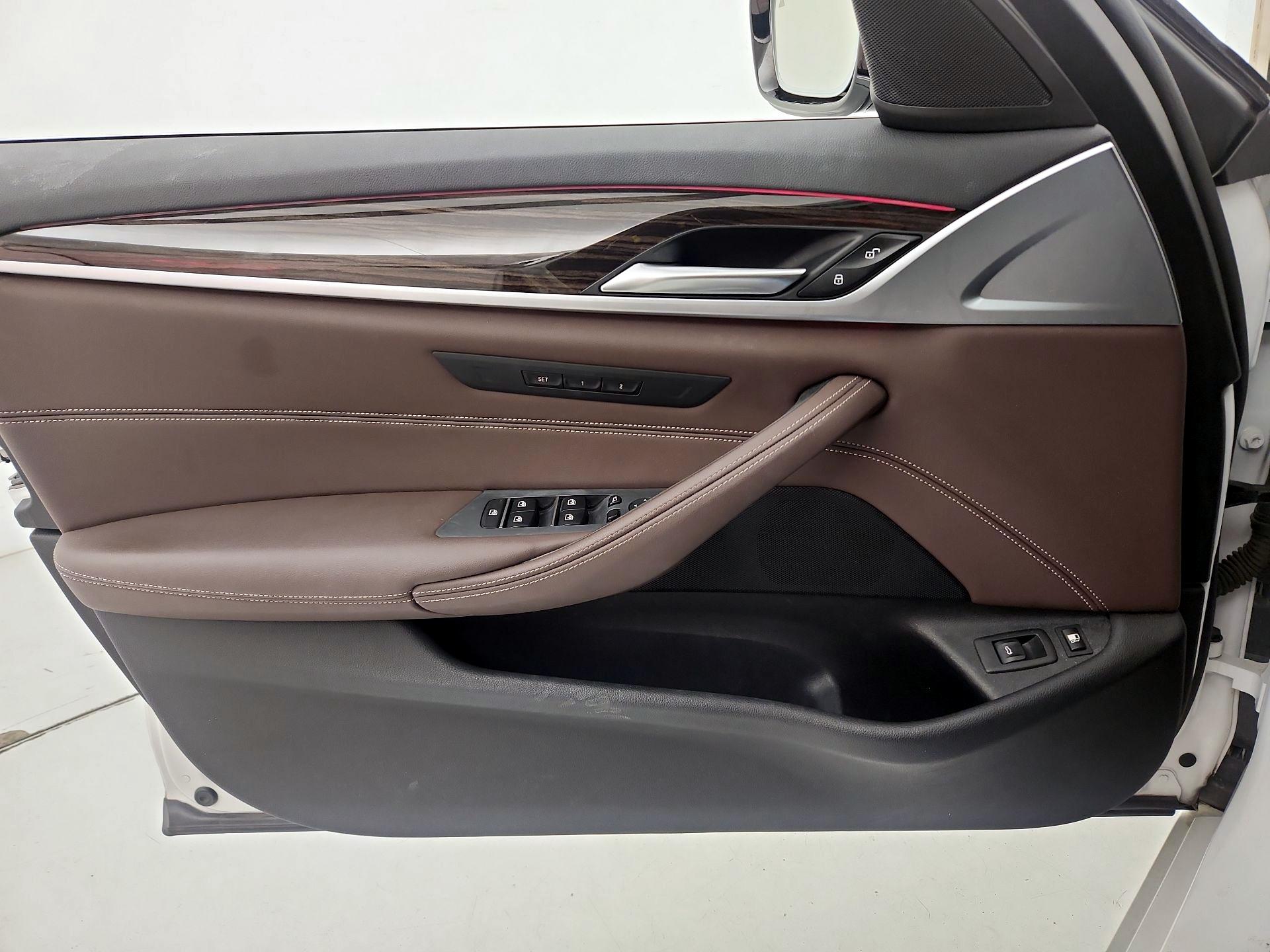 Thumbnail: 2021 BMW 5 Series - 12