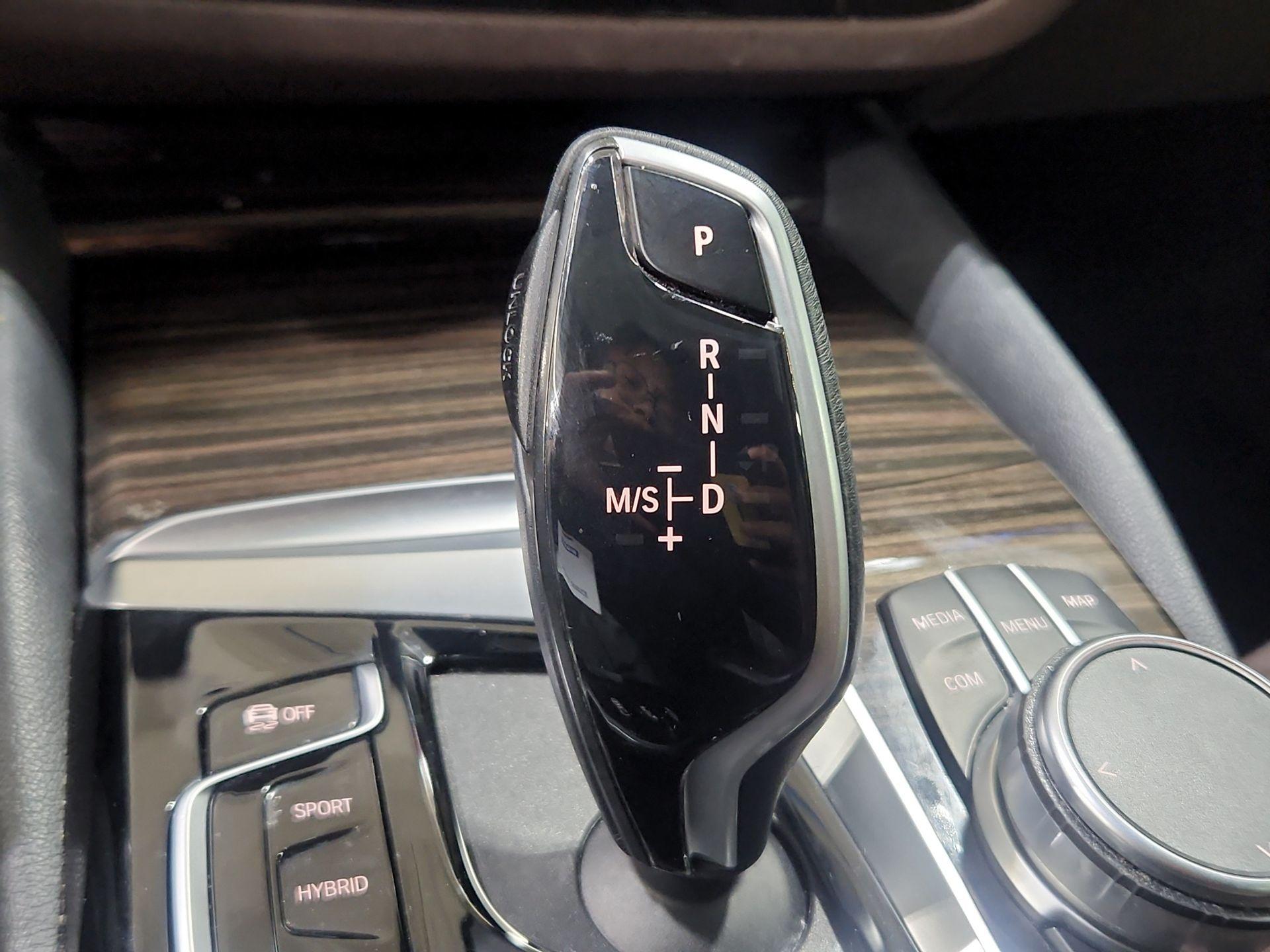 Thumbnail: 2021 BMW 5 Series - 18