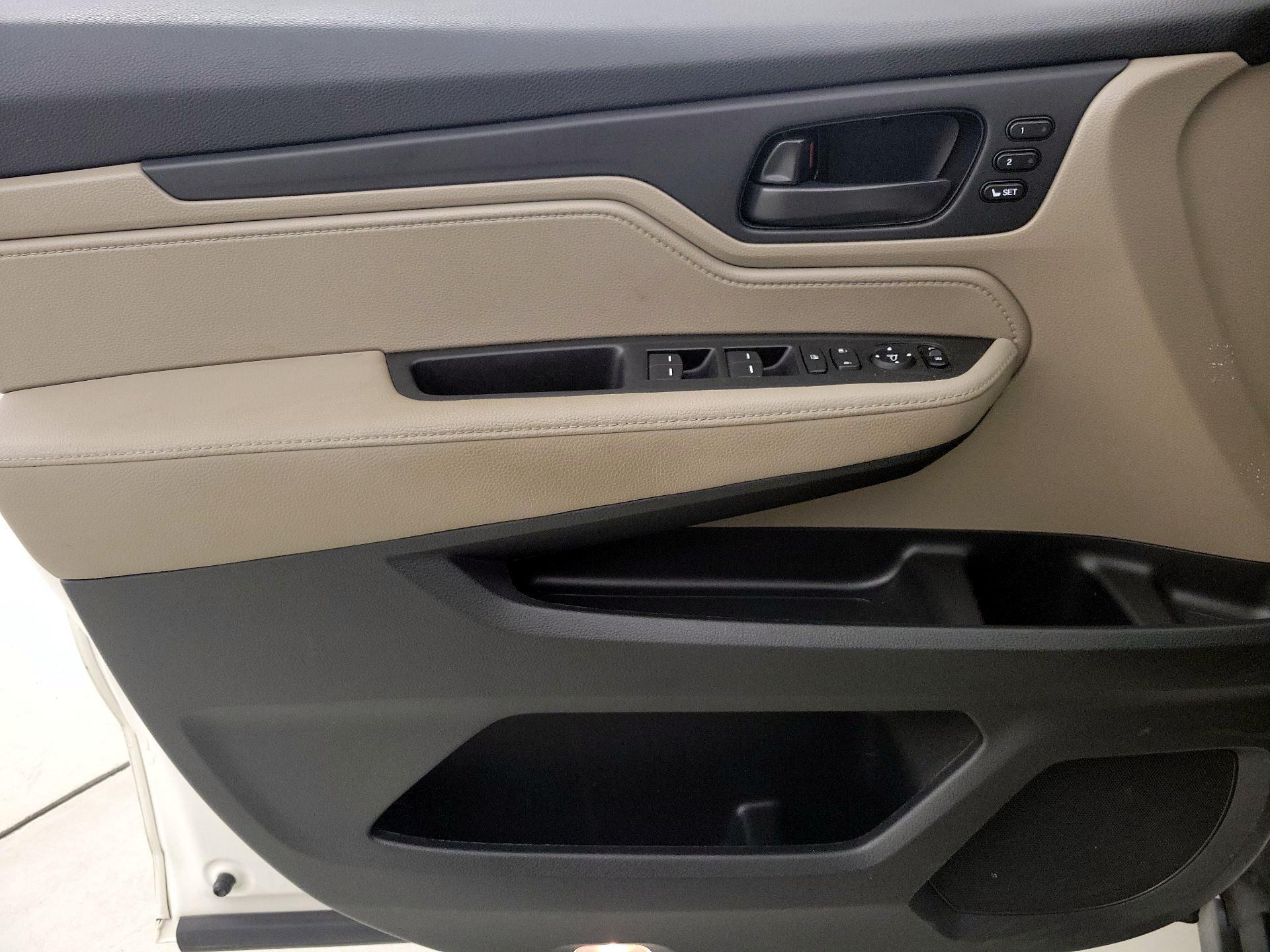 Thumbnail: 2019 Honda Odyssey - 12