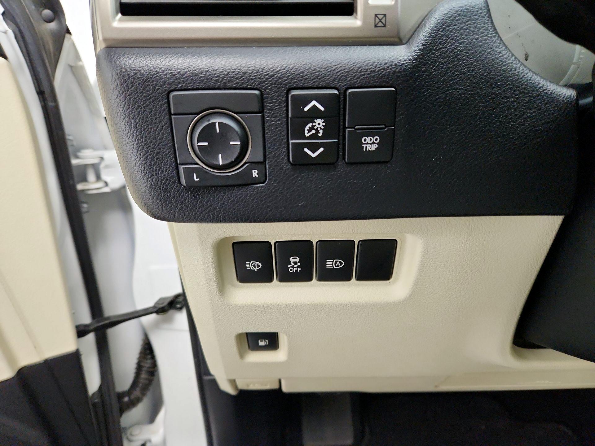 Thumbnail: 2020 Lexus GX - 13