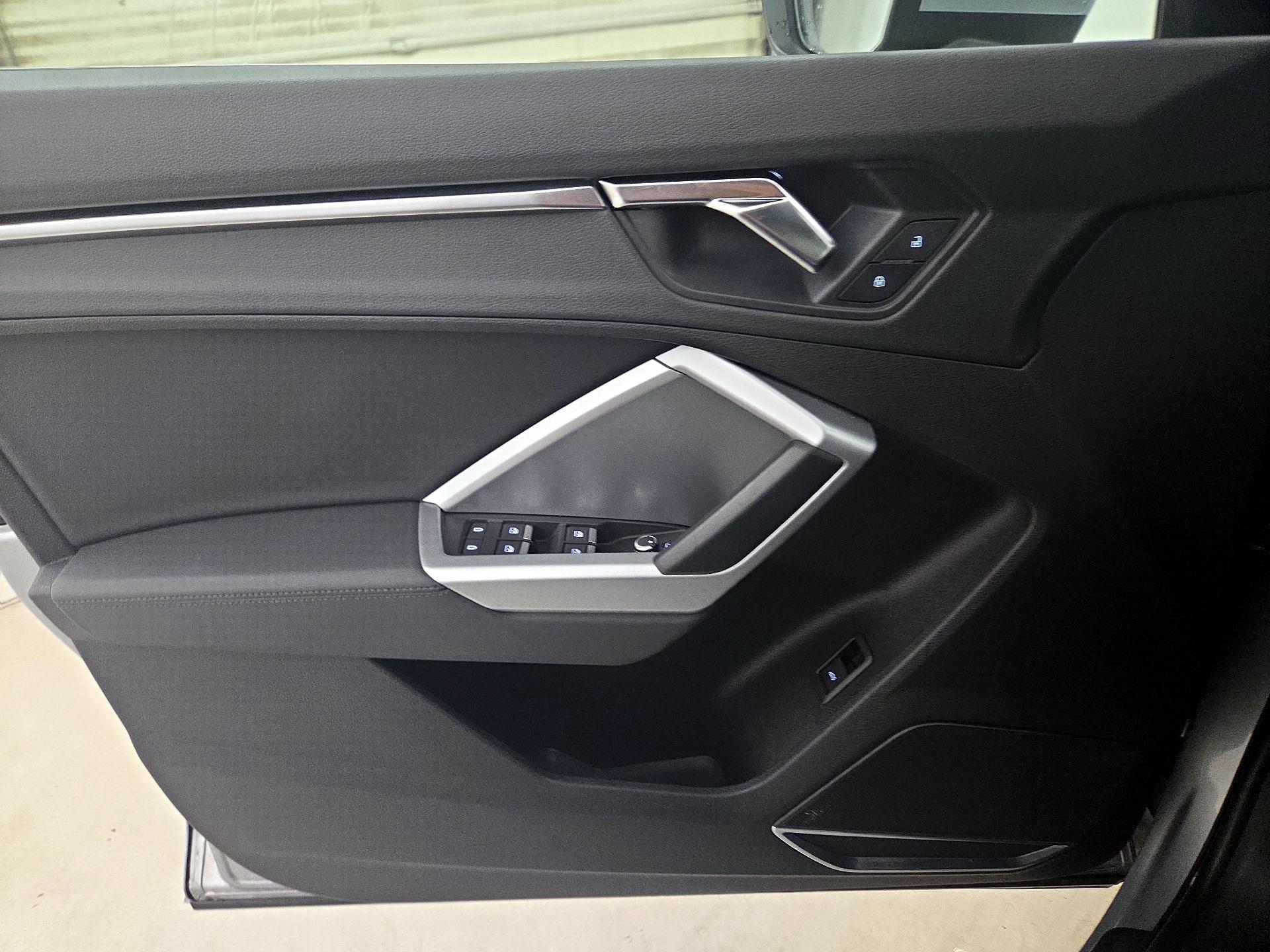 Thumbnail: 2020 Audi Q3 - 12