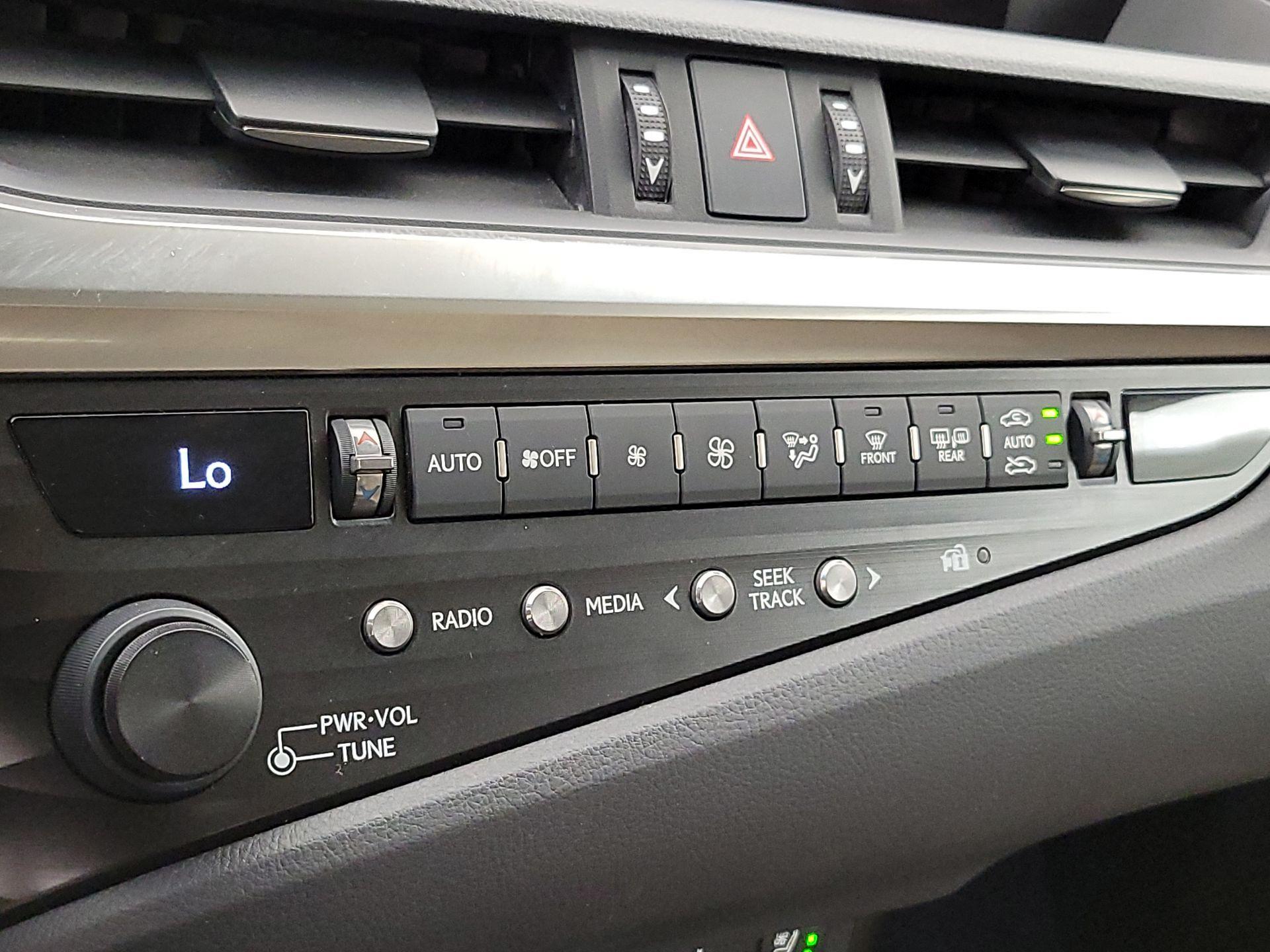 Thumbnail: 2019 Lexus ES - 16