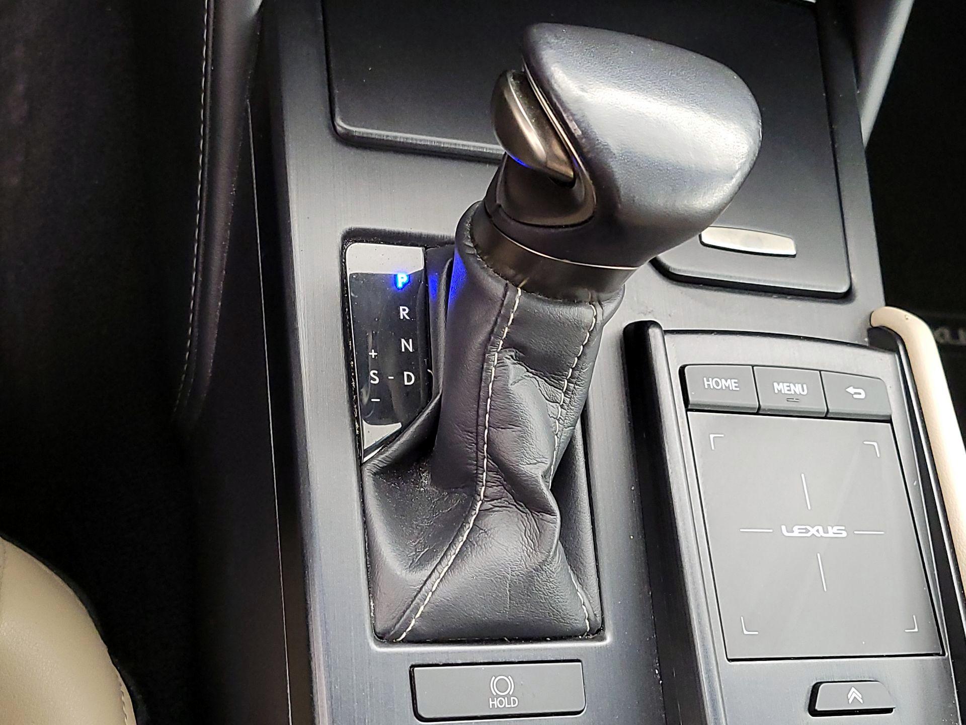 Thumbnail: 2019 Lexus ES - 17