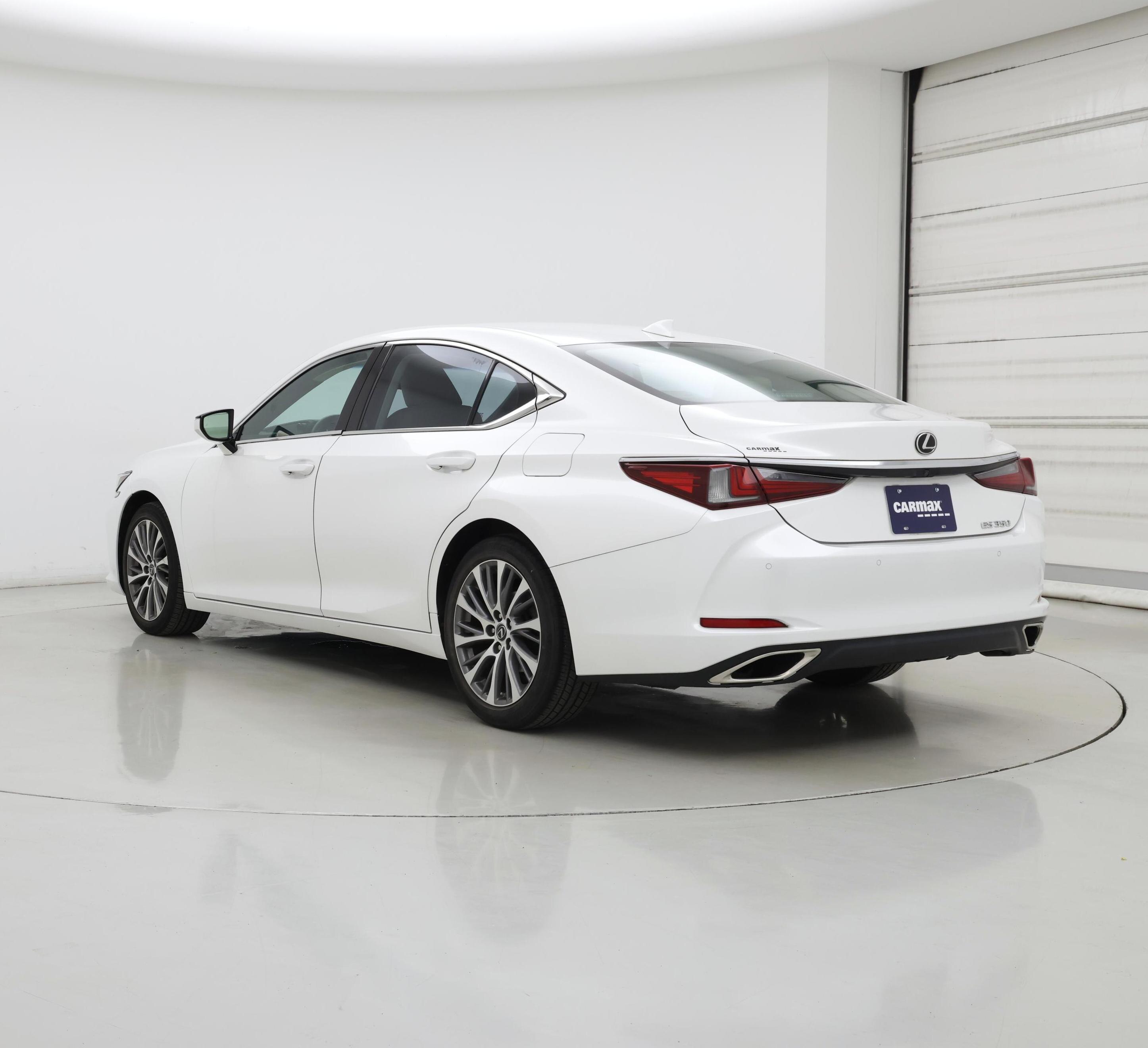 Thumbnail: 2019 Lexus ES - 2