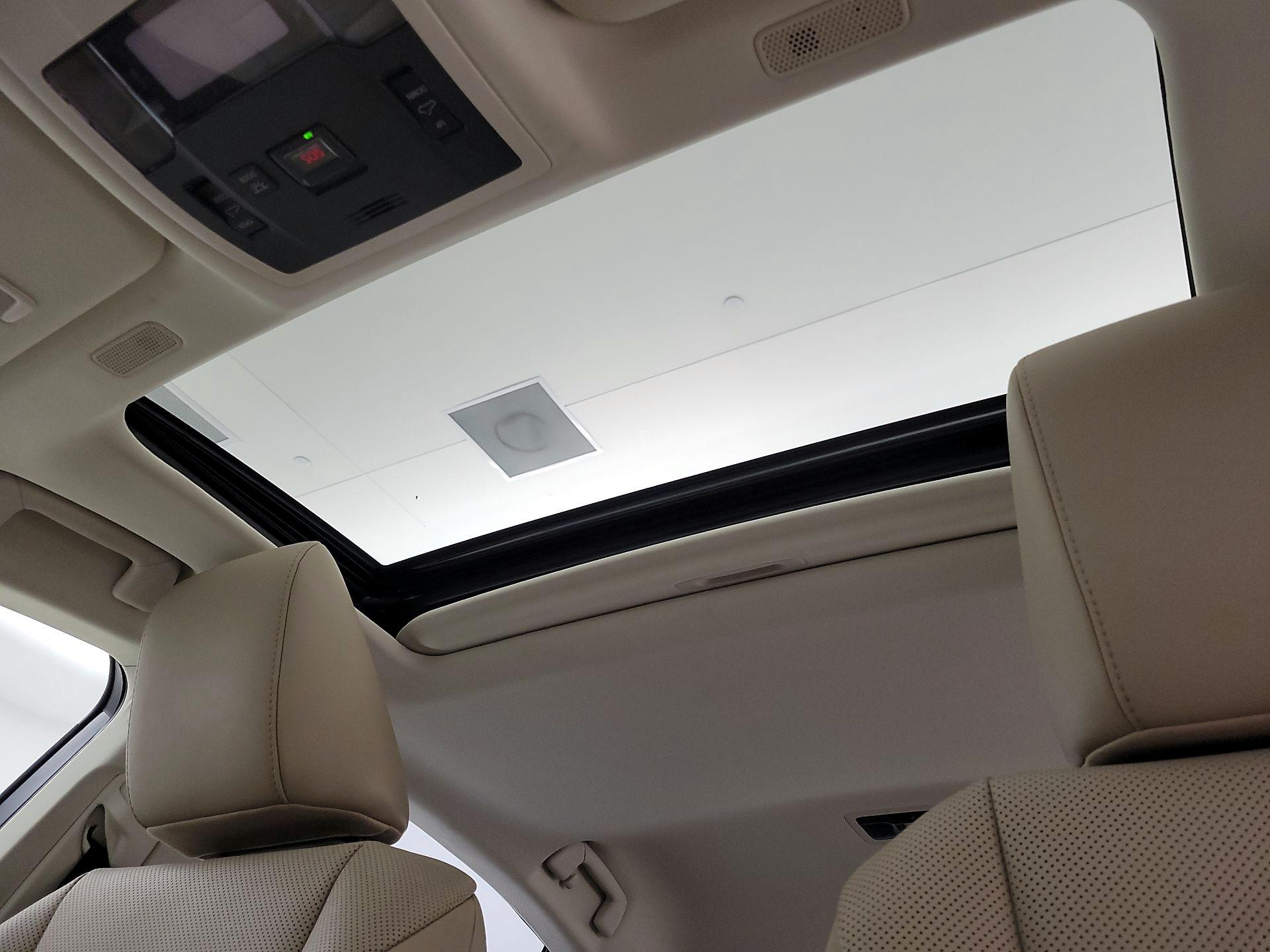 Thumbnail: 2019 Lexus ES - 19