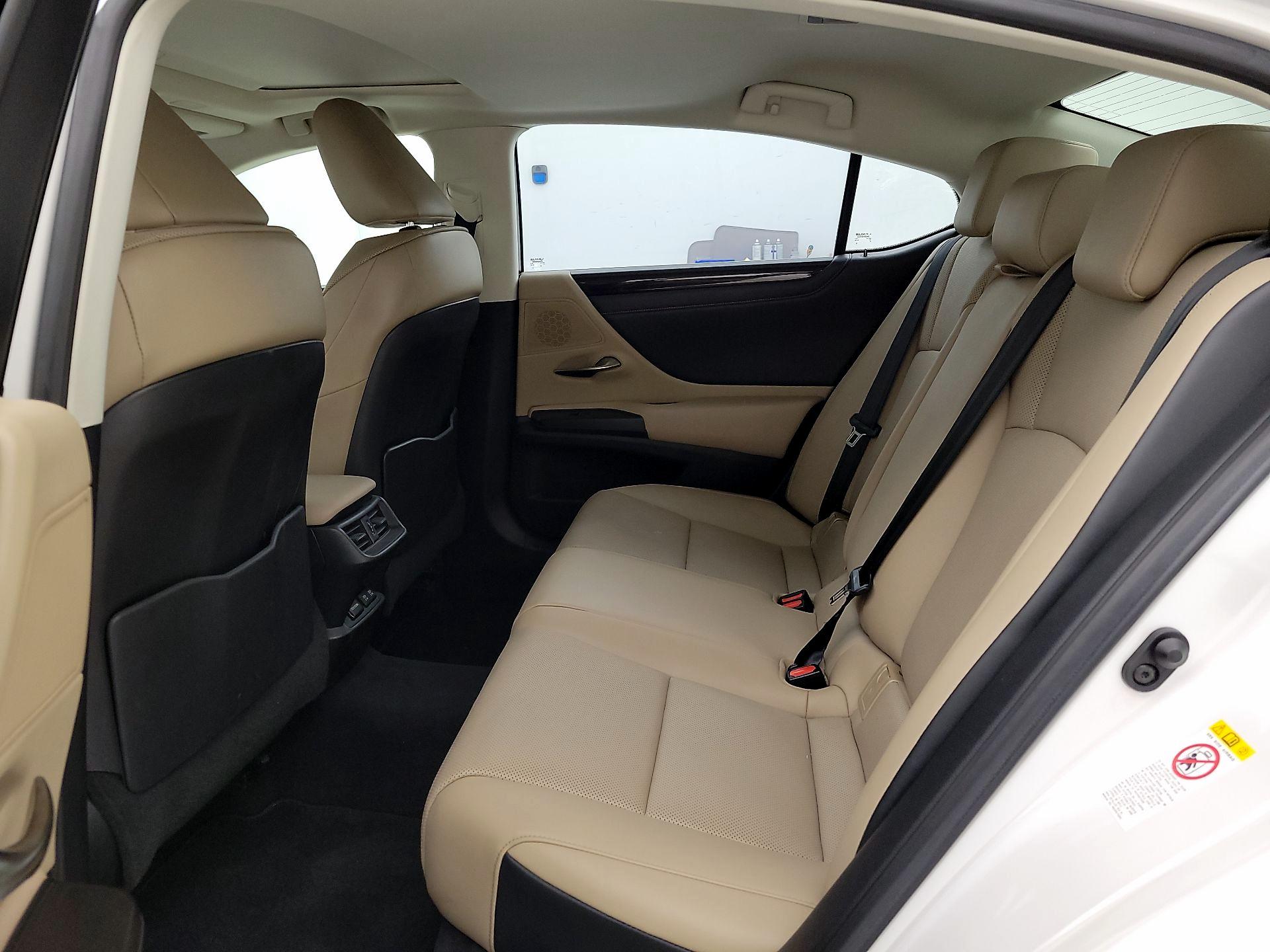 Thumbnail: 2019 Lexus ES - 20