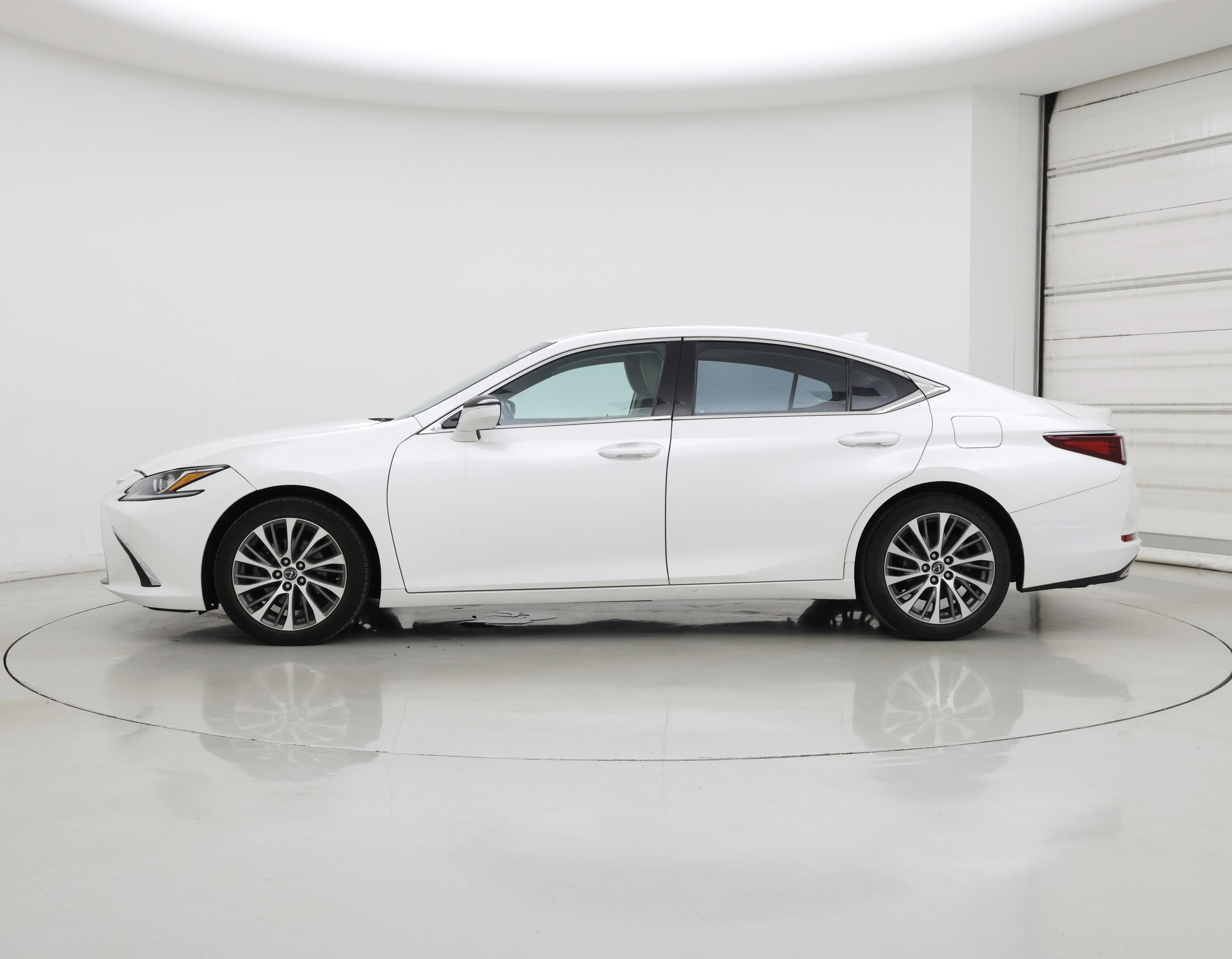 Thumbnail: 2019 Lexus ES - 3
