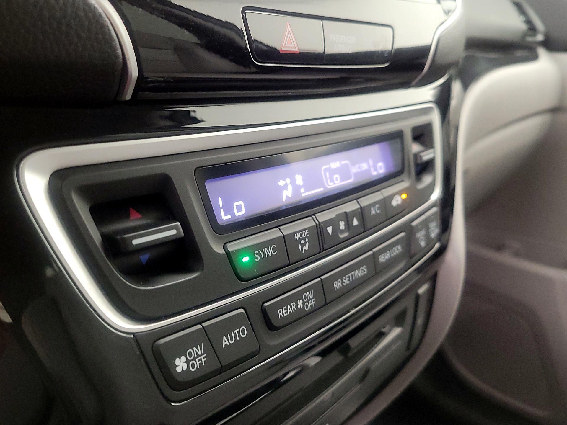 Thumbnail: 2019 Honda Pilot - 17