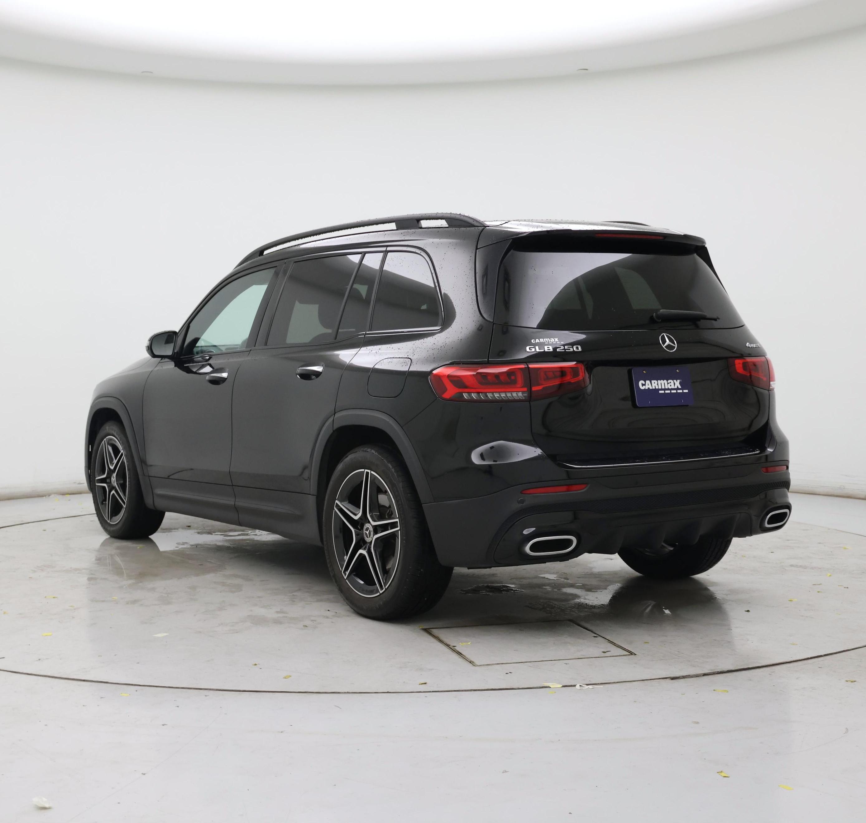Thumbnail: 2021 Mercedes-Benz GLB - 2