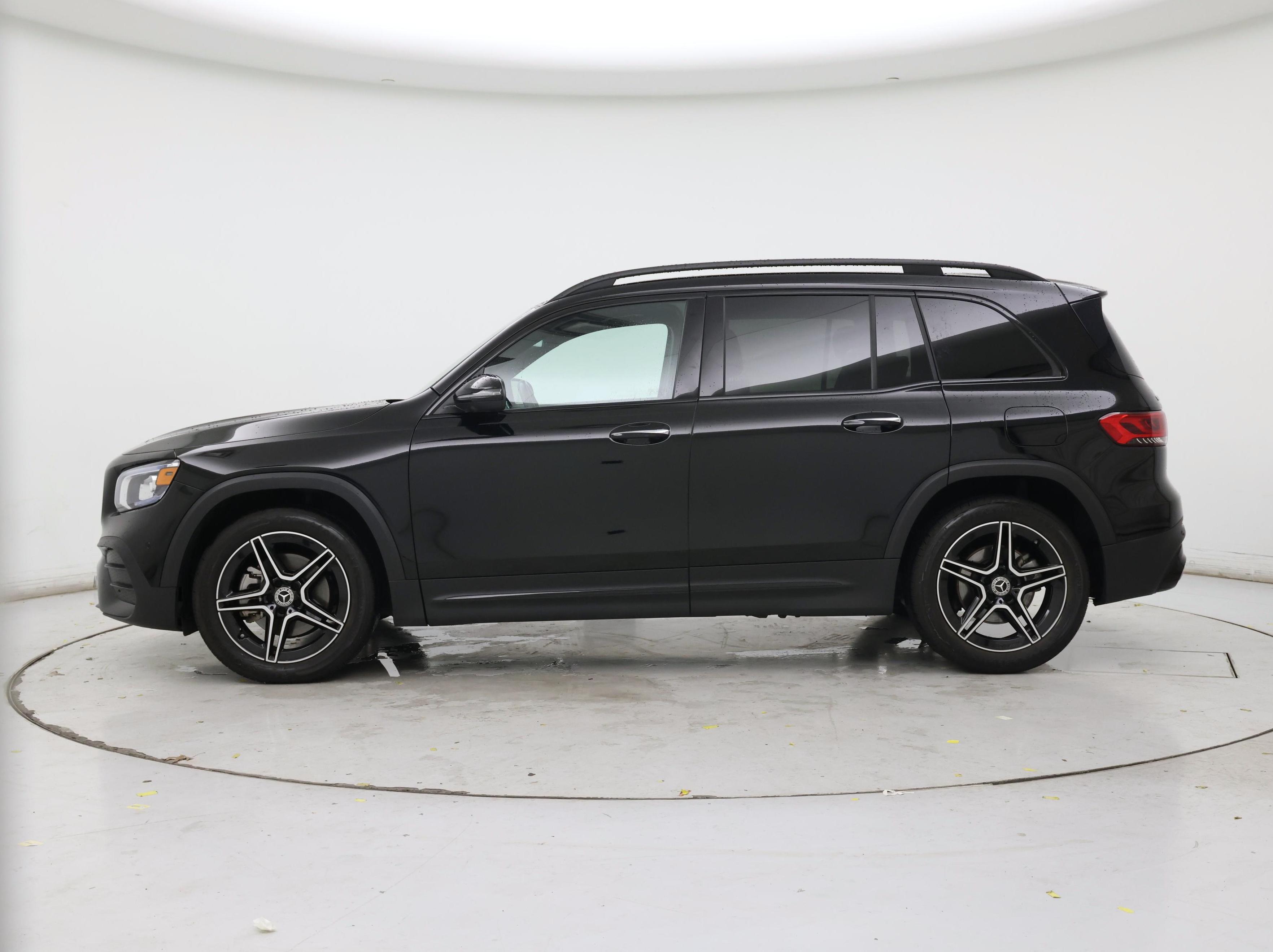 Thumbnail: 2021 Mercedes-Benz GLB - 3