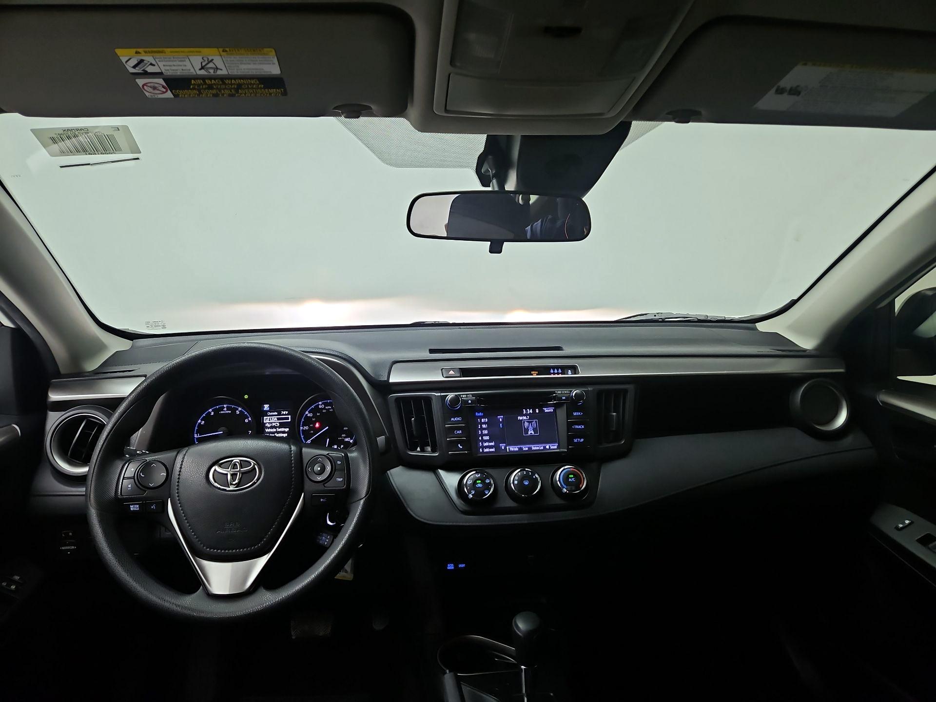 Thumbnail: 2018 Toyota RAV4 - 9