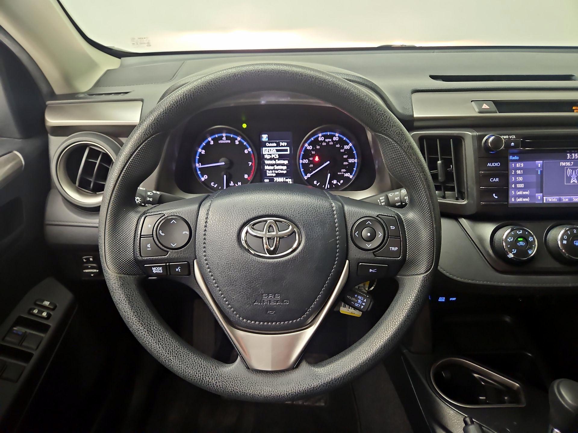 Thumbnail: 2018 Toyota RAV4 - 10
