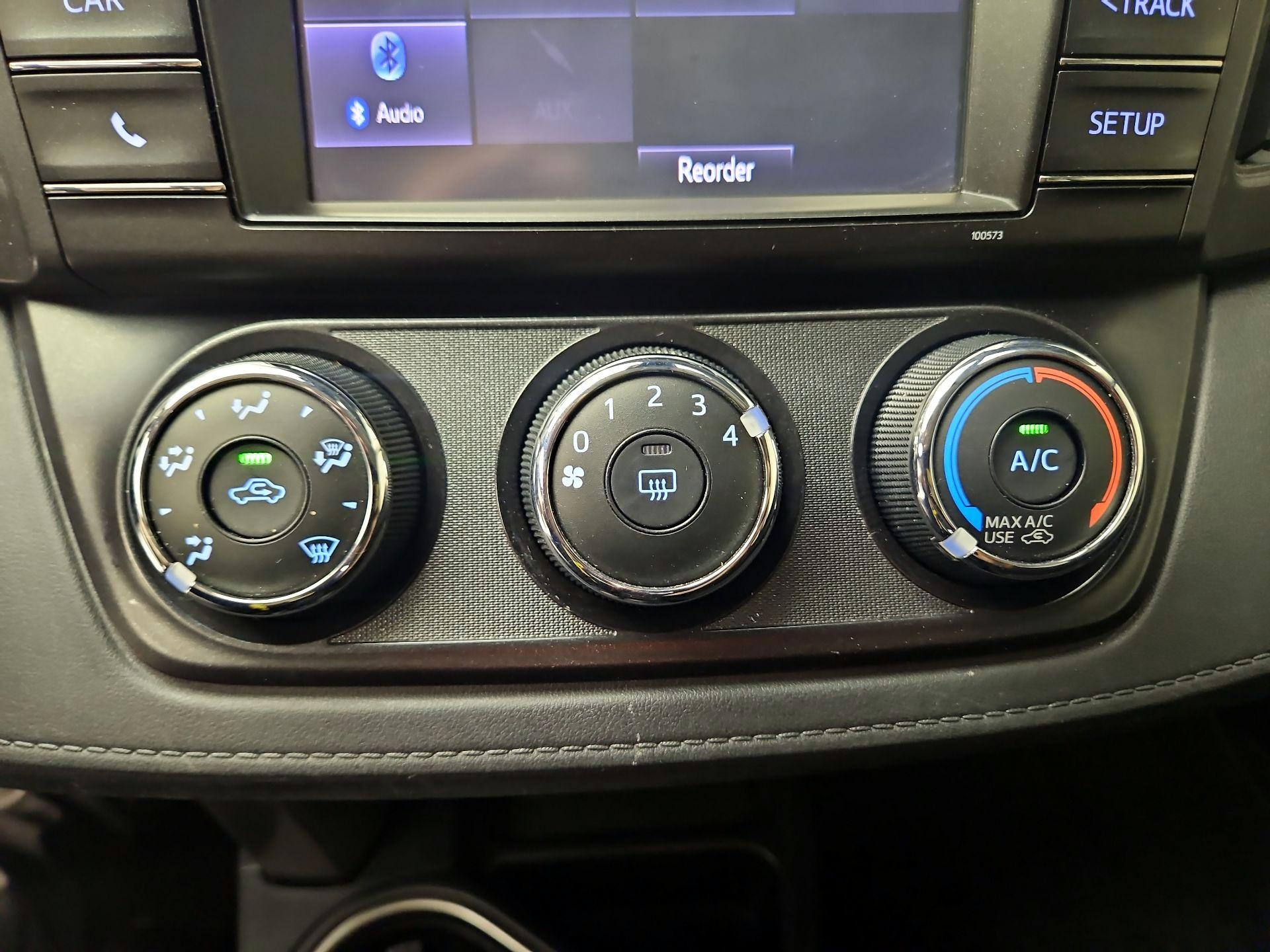 Thumbnail: 2018 Toyota RAV4 - 16