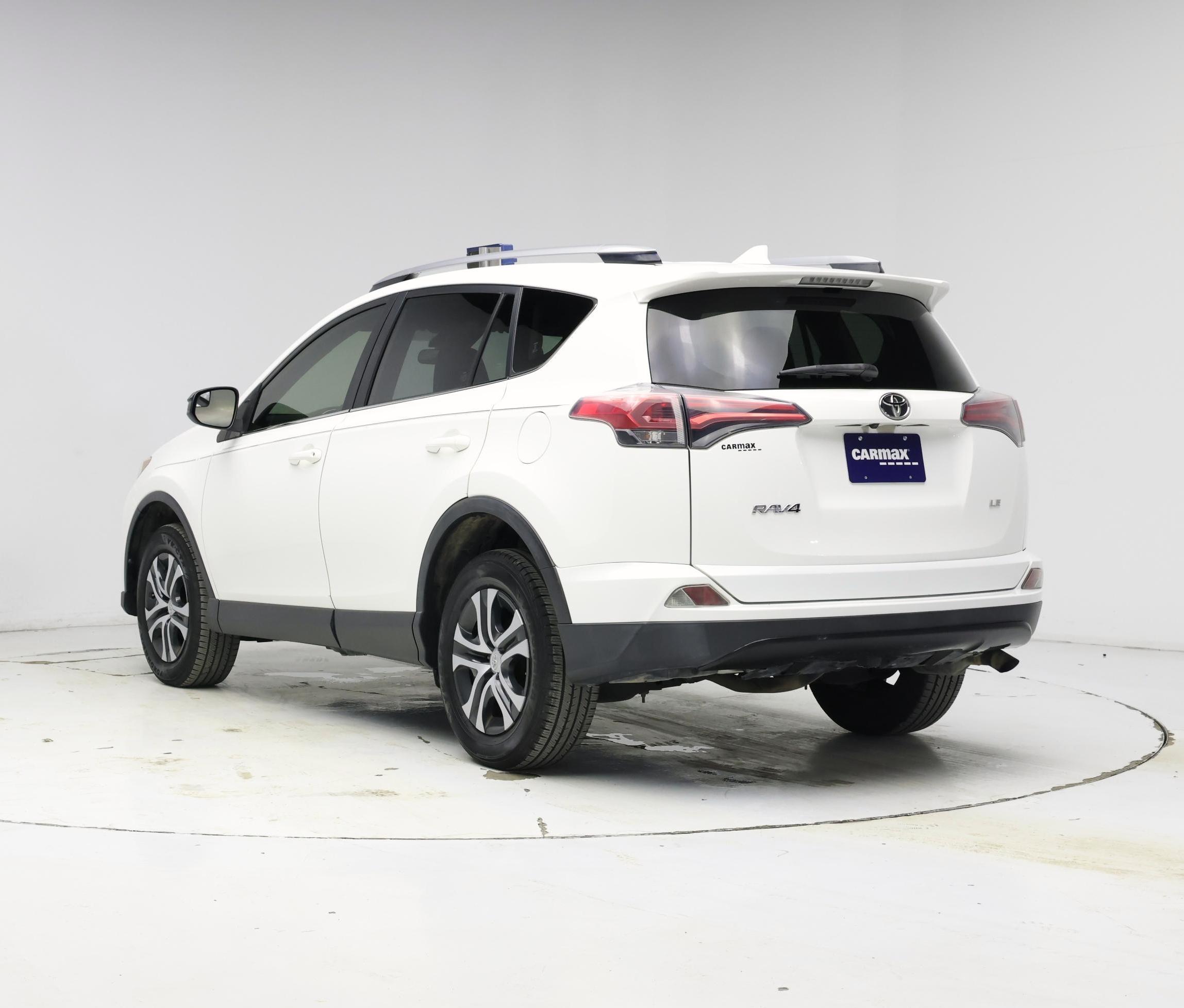 Thumbnail: 2018 Toyota RAV4 - 2