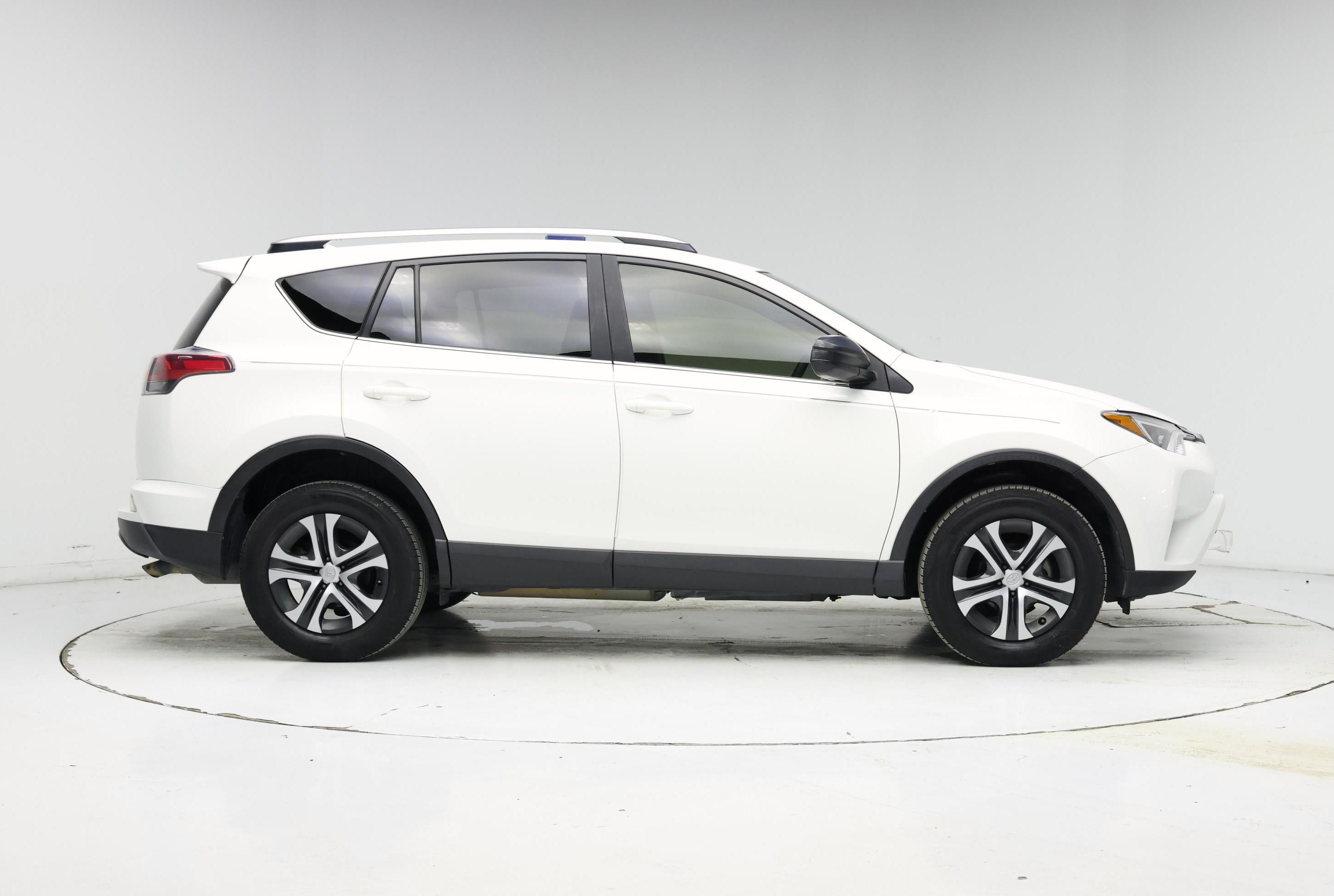 Thumbnail: 2018 Toyota RAV4 - 7