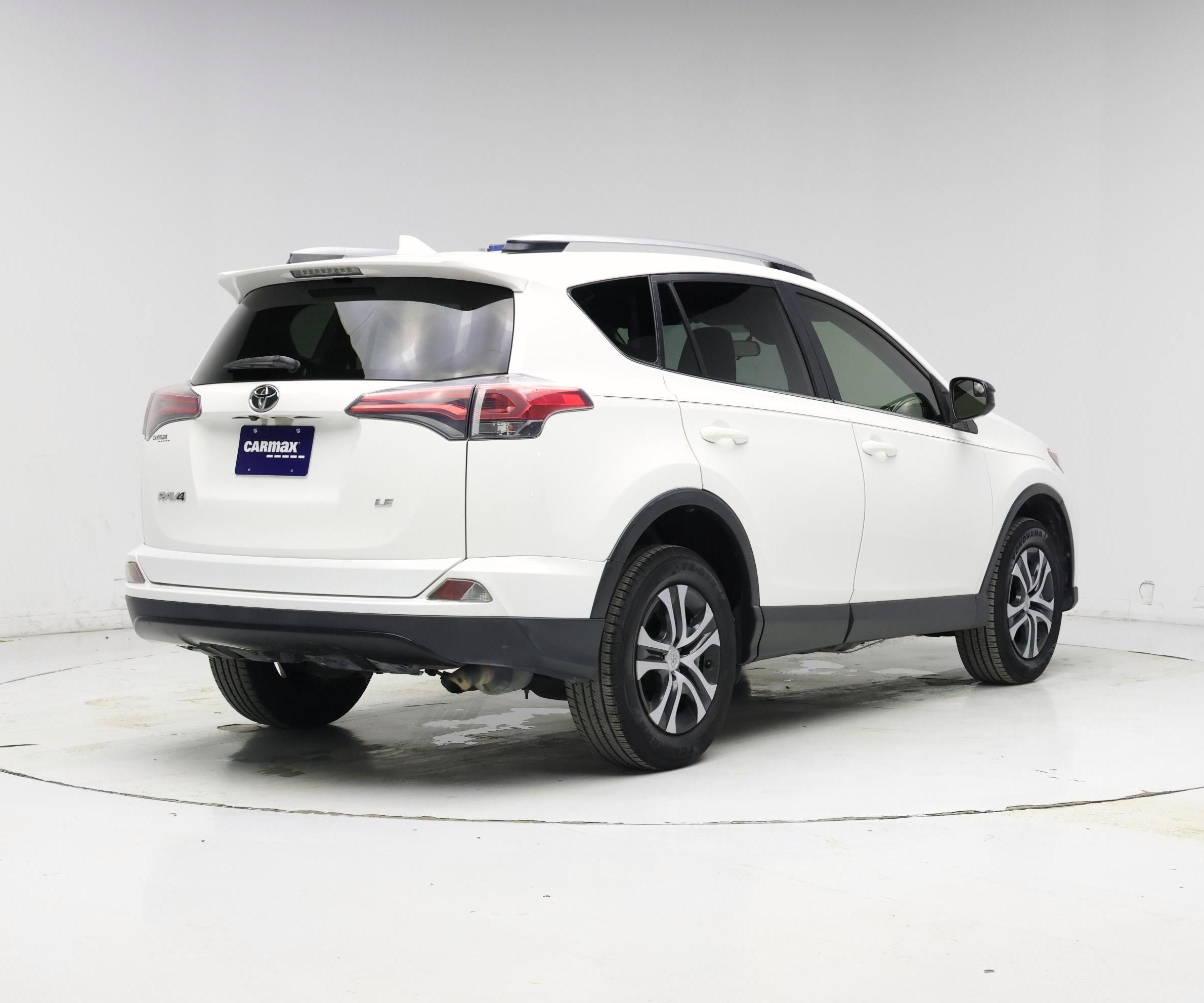 Thumbnail: 2018 Toyota RAV4 - 8